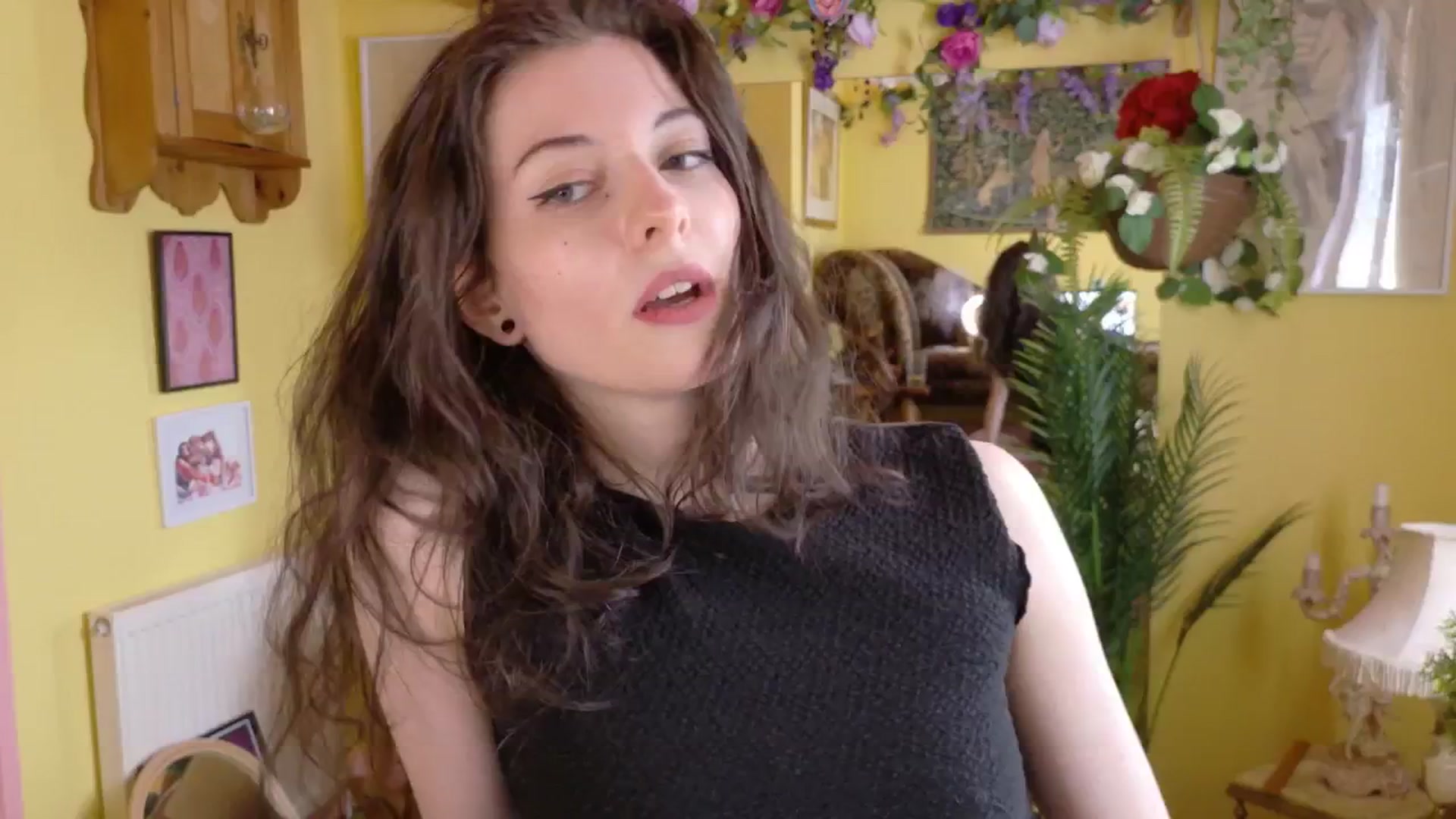 Gallery image thumbnail from porcelaincity's myfreecams stream on, 06/03/2025, 16:14 image 17 of 20