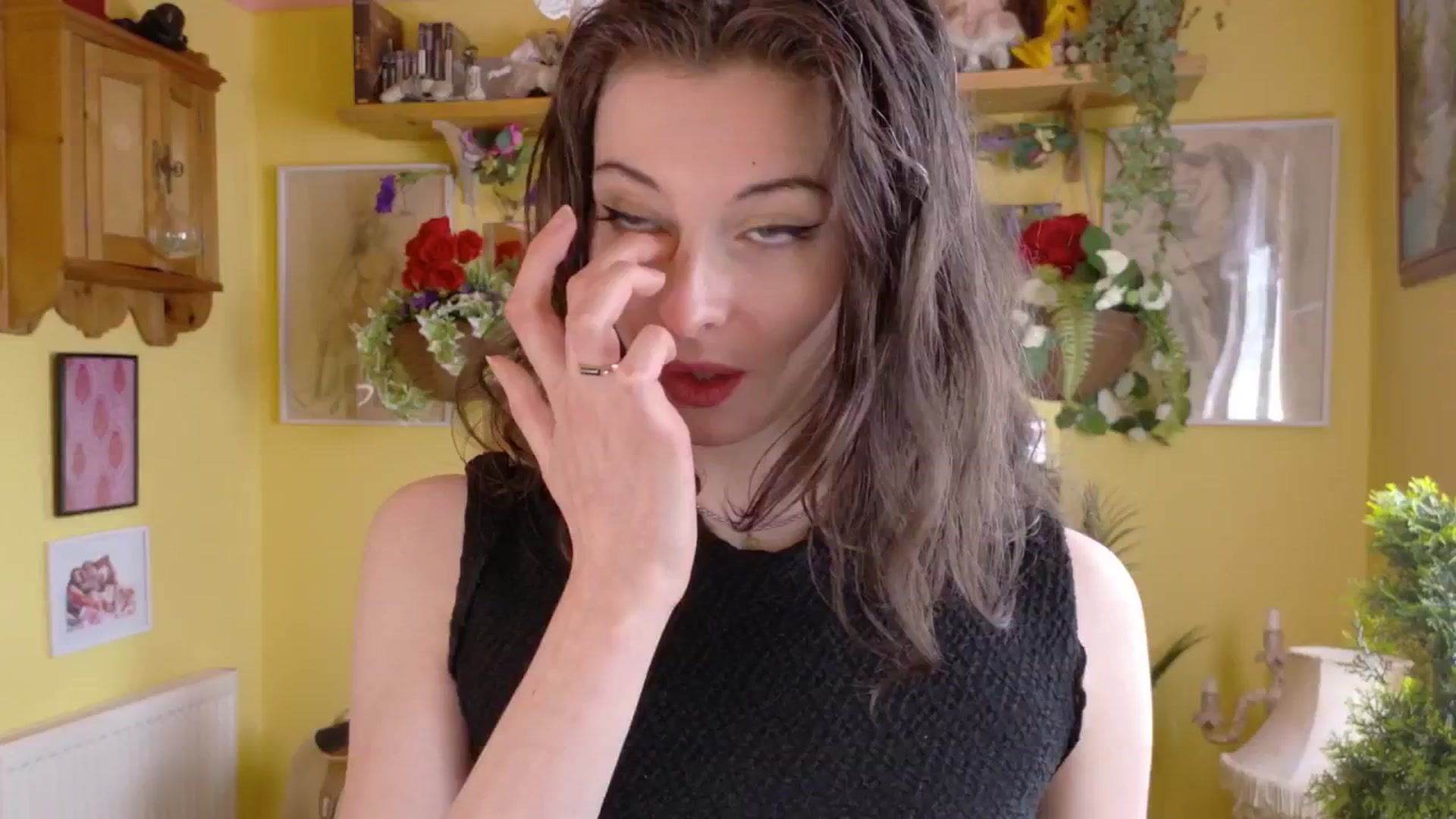 Gallery image thumbnail from porcelaincity's myfreecams stream on, 06/03/2025, 16:14 image 16 of 20
