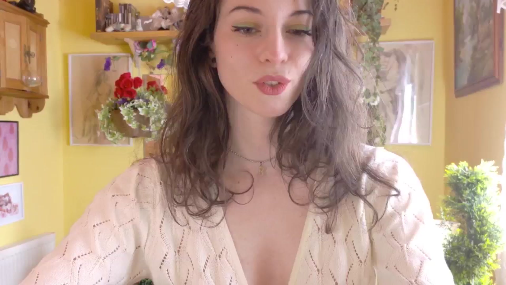 Gallery image thumbnail from porcelaincity's myfreecams stream on, 06/04/2025, 14:13 image 10 of 20