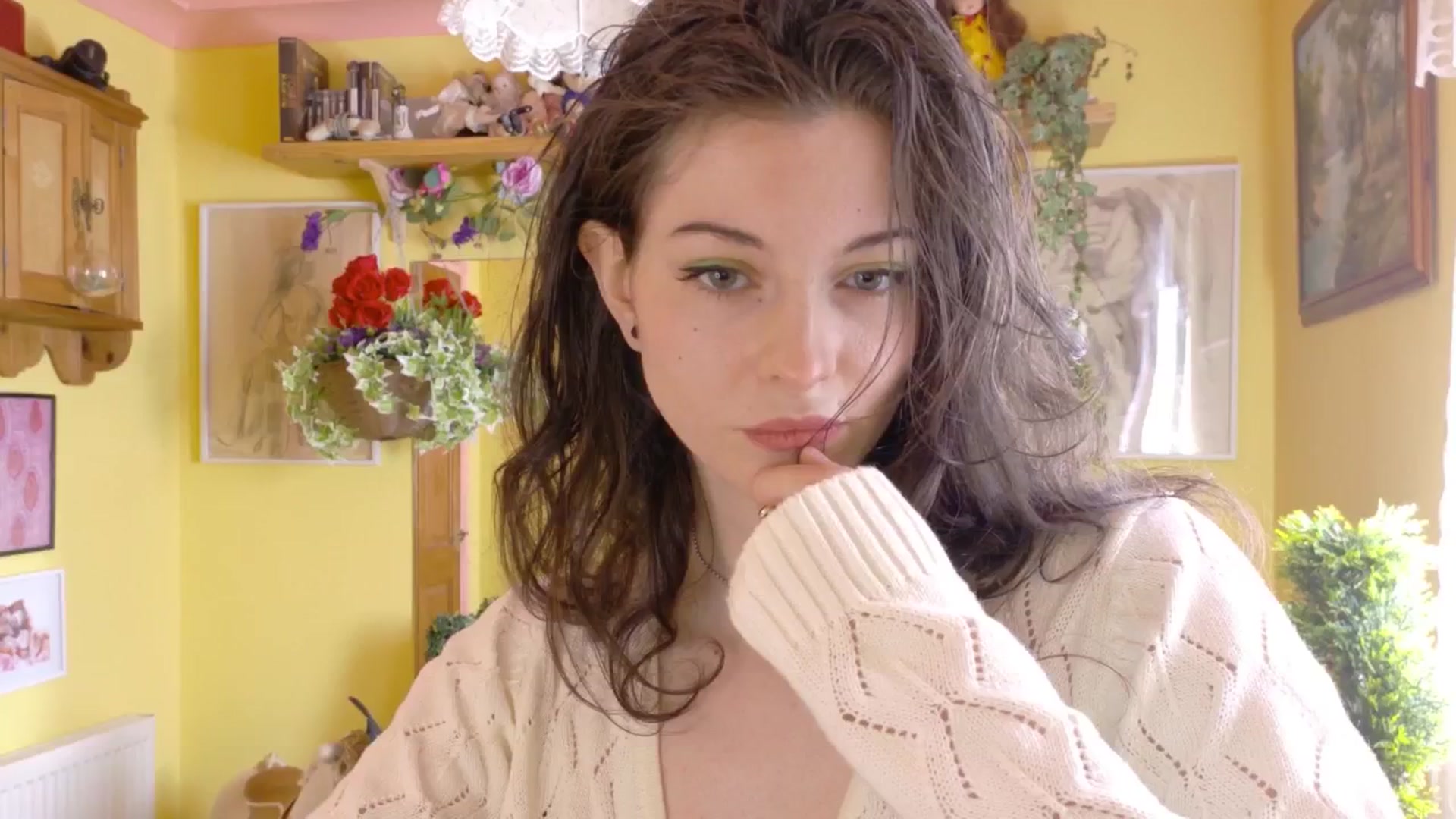 Gallery image thumbnail from porcelaincity's myfreecams stream on, 06/04/2025, 14:13 image 15 of 20