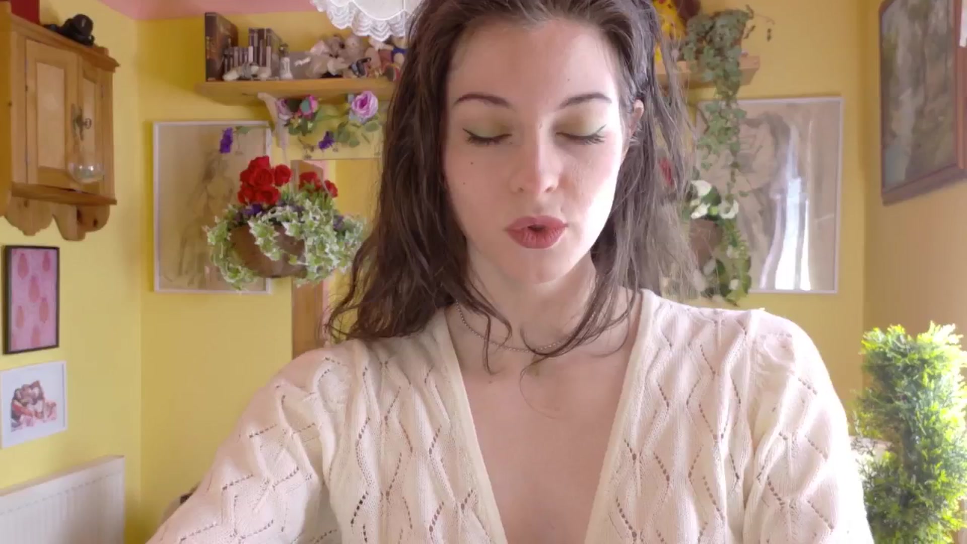 Gallery image thumbnail from porcelaincity's myfreecams stream on, 06/04/2025, 14:13 image 7 of 20