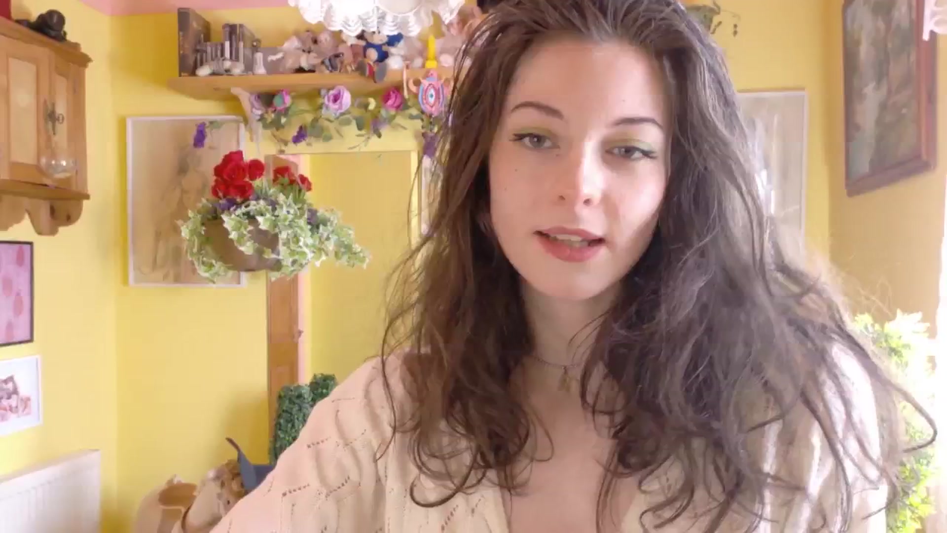 Gallery image thumbnail from porcelaincity's myfreecams stream on, 06/04/2025, 14:13 image 12 of 20