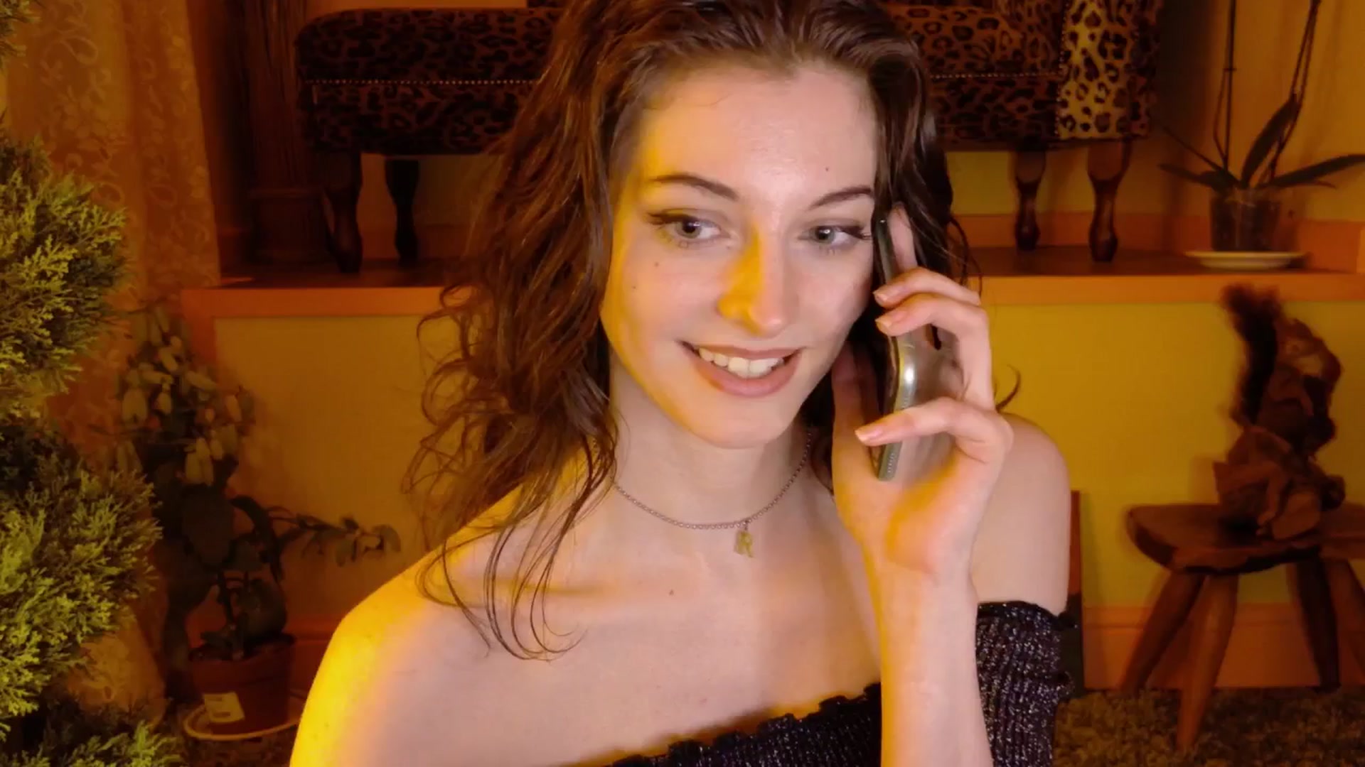 Gallery image thumbnail from porcelaincity's myfreecams stream on, 06/07/2025, 24:01 image 19 of 20