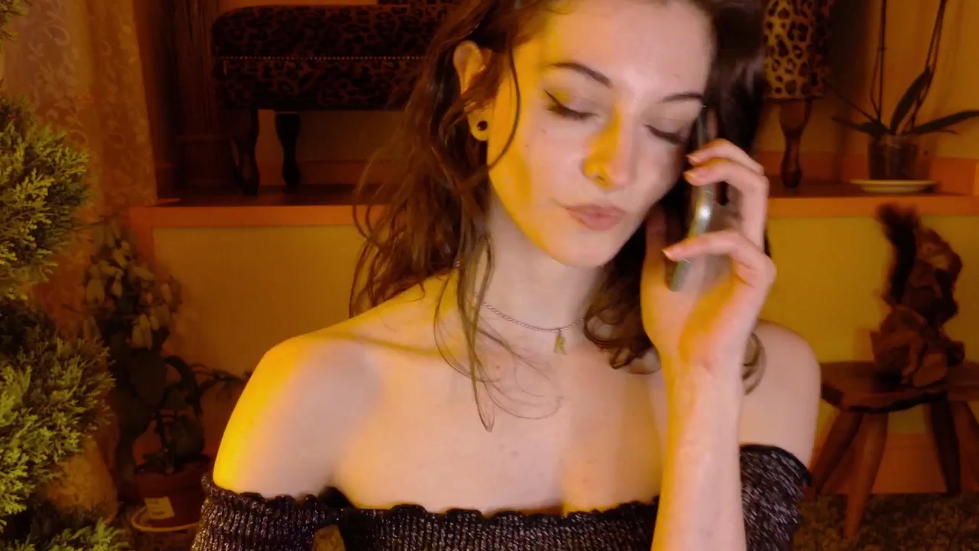 Gallery image thumbnail from porcelaincity's myfreecams stream on, 06/07/2025, 24:01 image 16 of 20