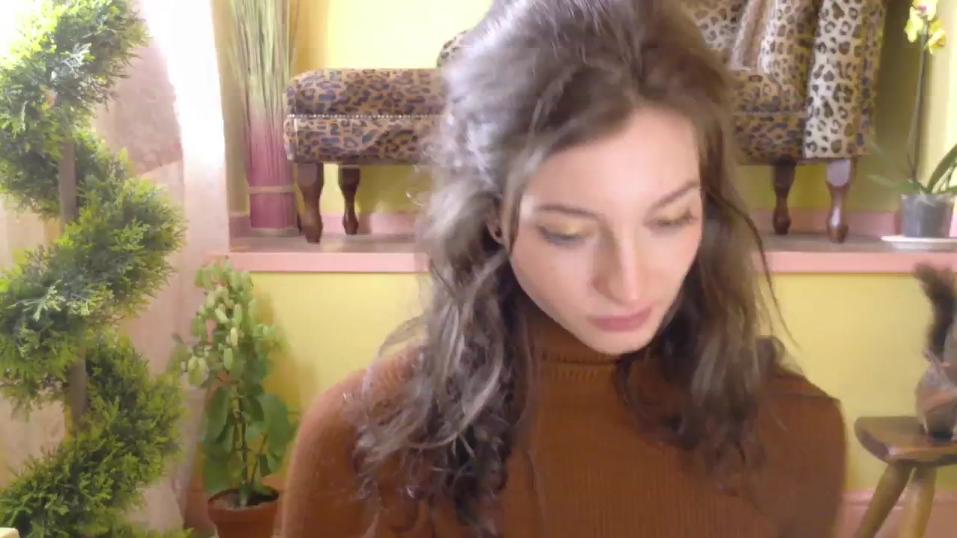 Gallery image thumbnail from porcelaincity's myfreecams stream on, 06/10/2025, 17:34 image 6 of 20