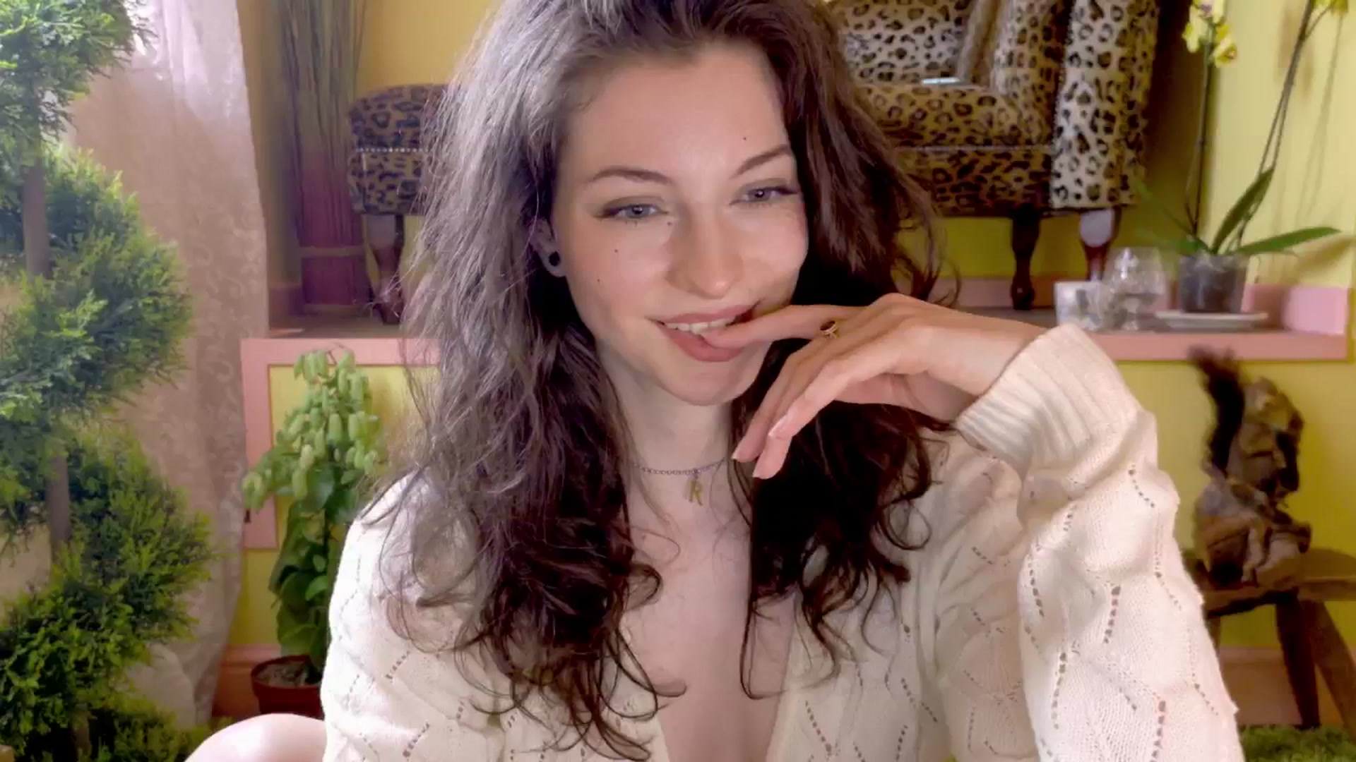 Gallery image thumbnail from porcelaincity's myfreecams stream on, 06/11/2025, 15:30 image 19 of 20