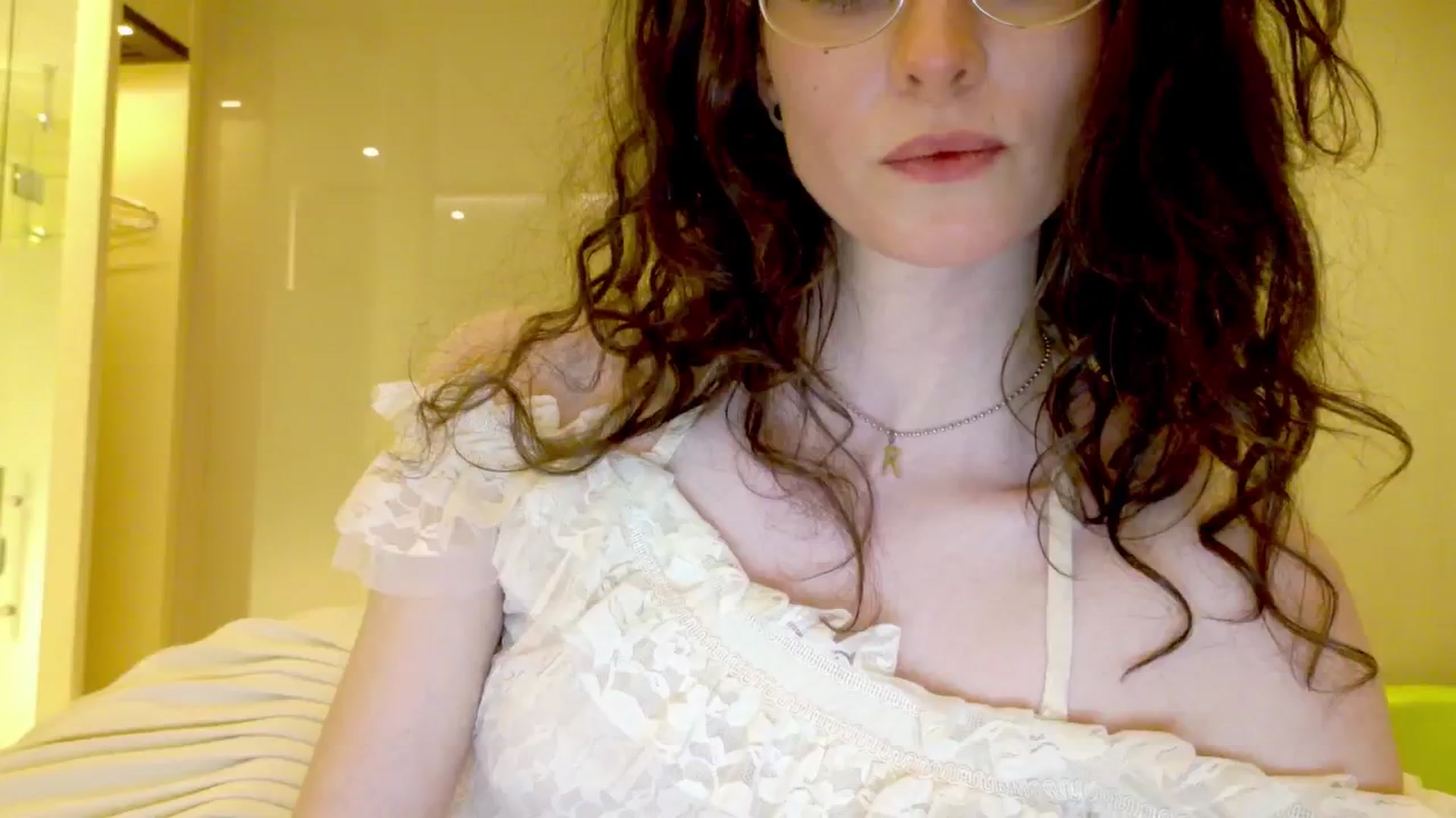 Gallery image thumbnail from porcelaincity's myfreecams stream on, 06/17/2025, 17:23 image 4 of 20