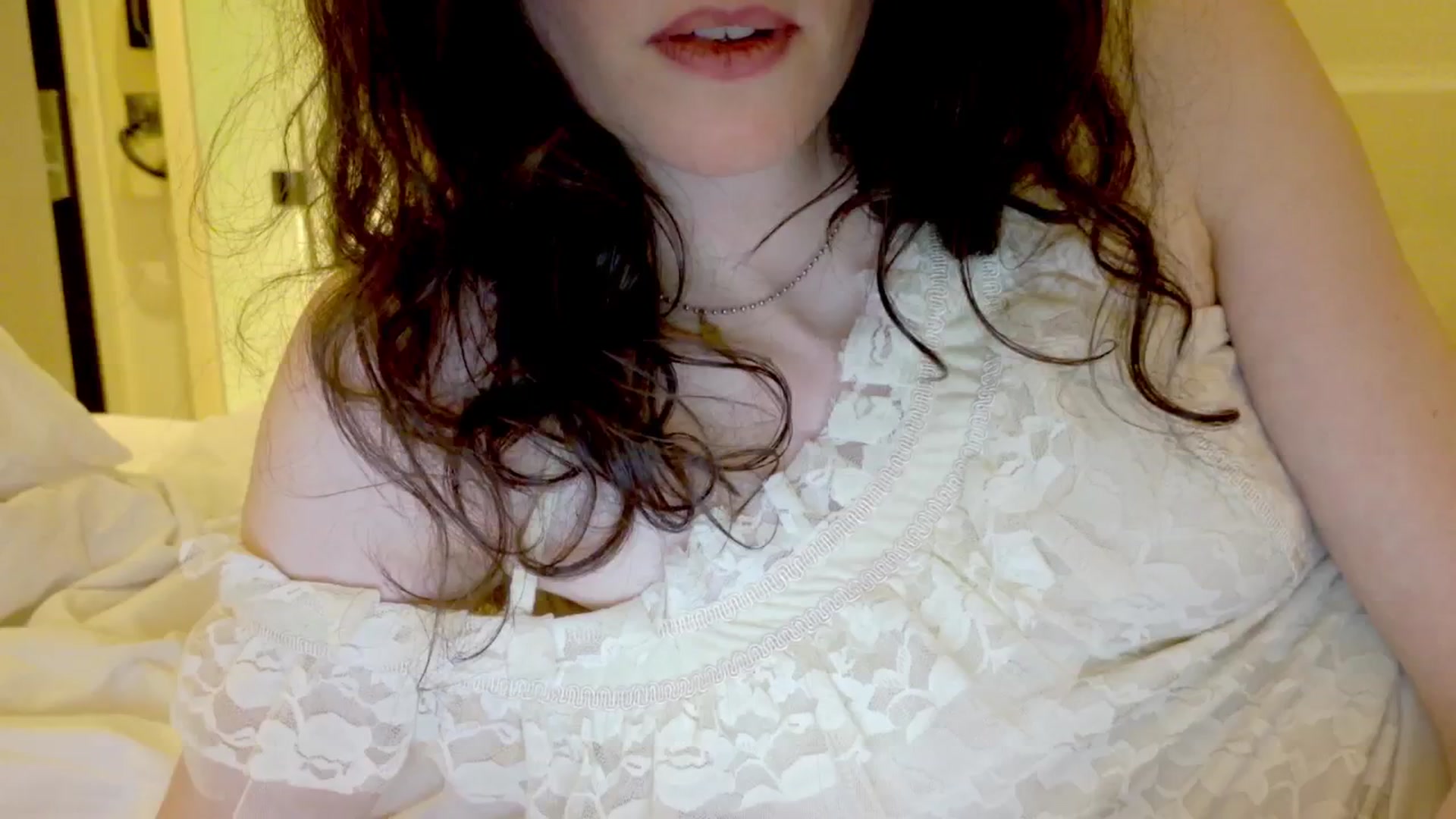 Gallery image thumbnail from porcelaincity's myfreecams stream on, 06/17/2025, 17:23 image 10 of 20