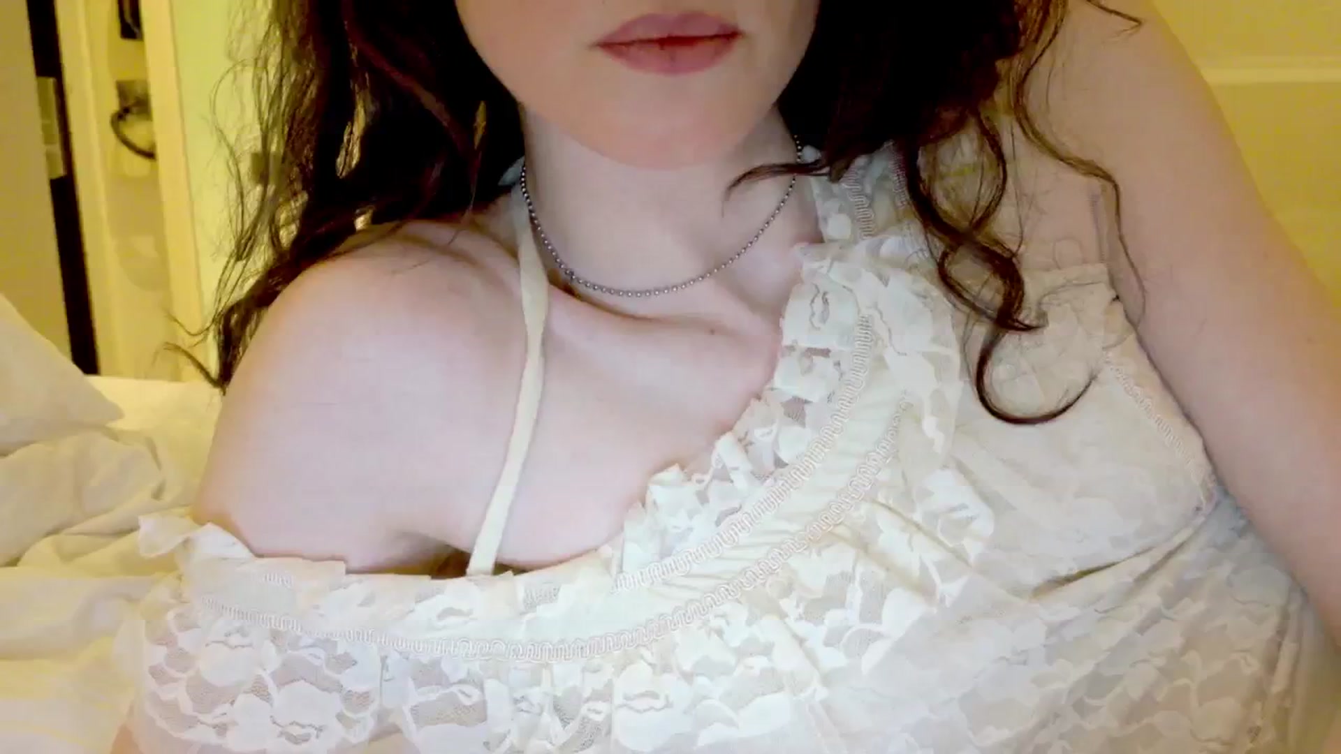 Gallery image thumbnail from porcelaincity's myfreecams stream on, 06/17/2025, 17:23 image 9 of 20