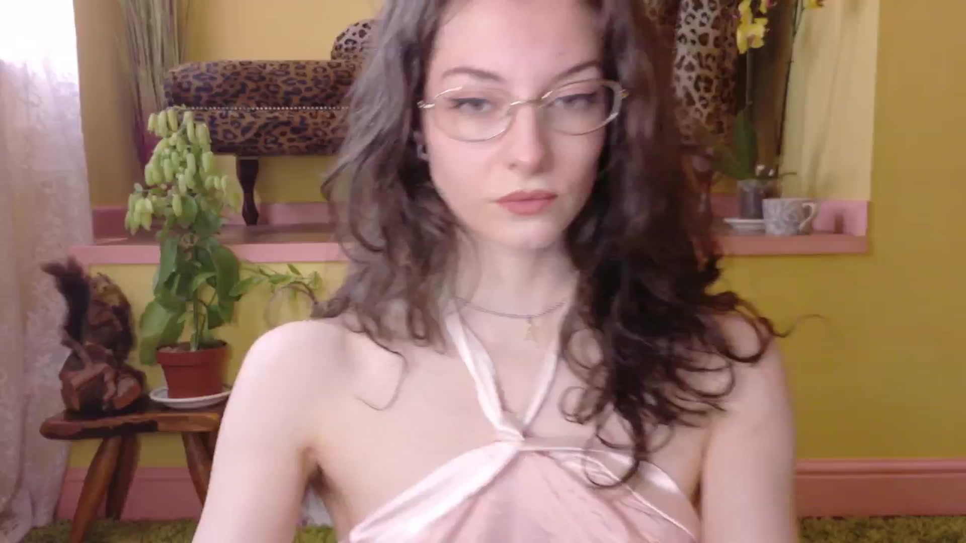 Gallery image thumbnail from porcelaincity's myfreecams stream on, 06/19/2025, 15:53 image 3 of 20