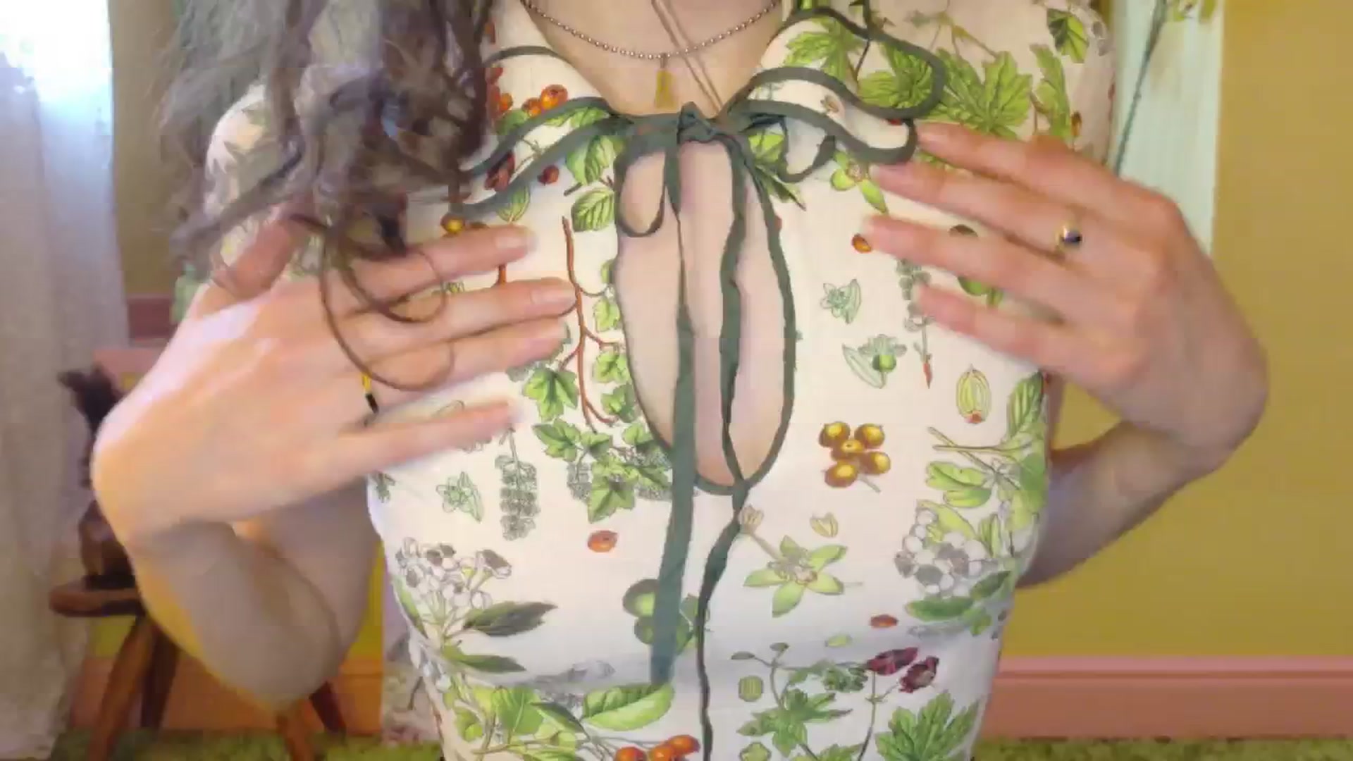 Gallery image thumbnail from porcelaincity's myfreecams stream on, 06/20/2025, 20:45 image 2 of 20