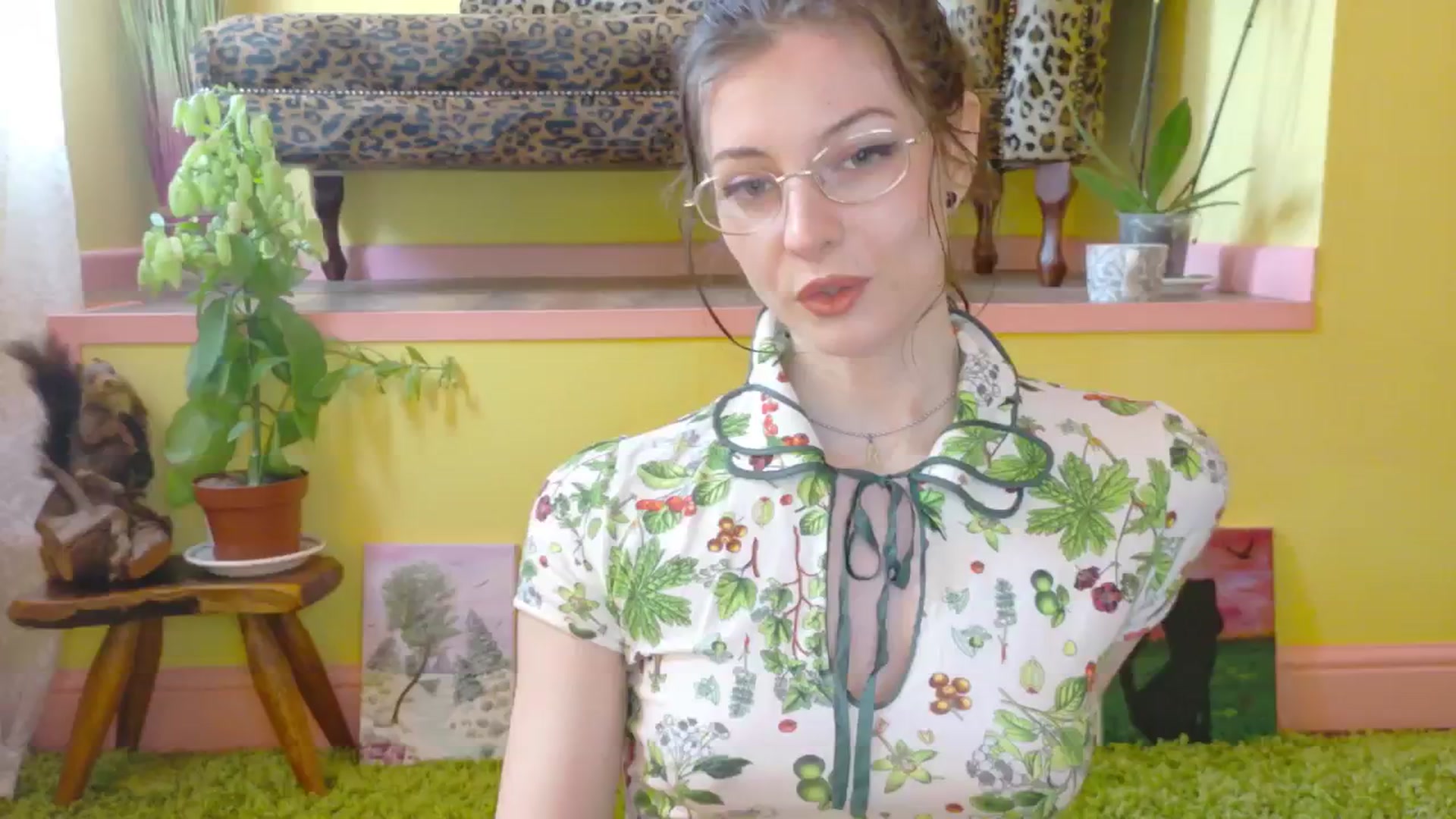 Gallery image thumbnail from porcelaincity's myfreecams stream on, 06/23/2025, 16:41 image 3 of 20