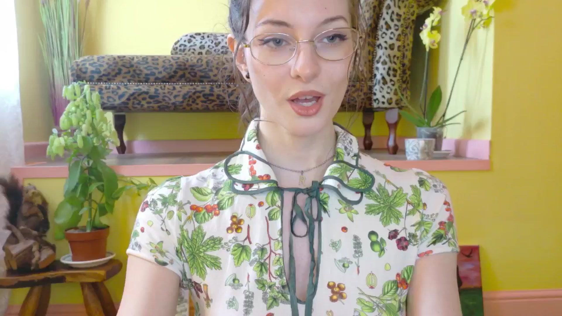 Gallery image thumbnail from porcelaincity's myfreecams stream on, 06/23/2025, 16:41 image 7 of 20