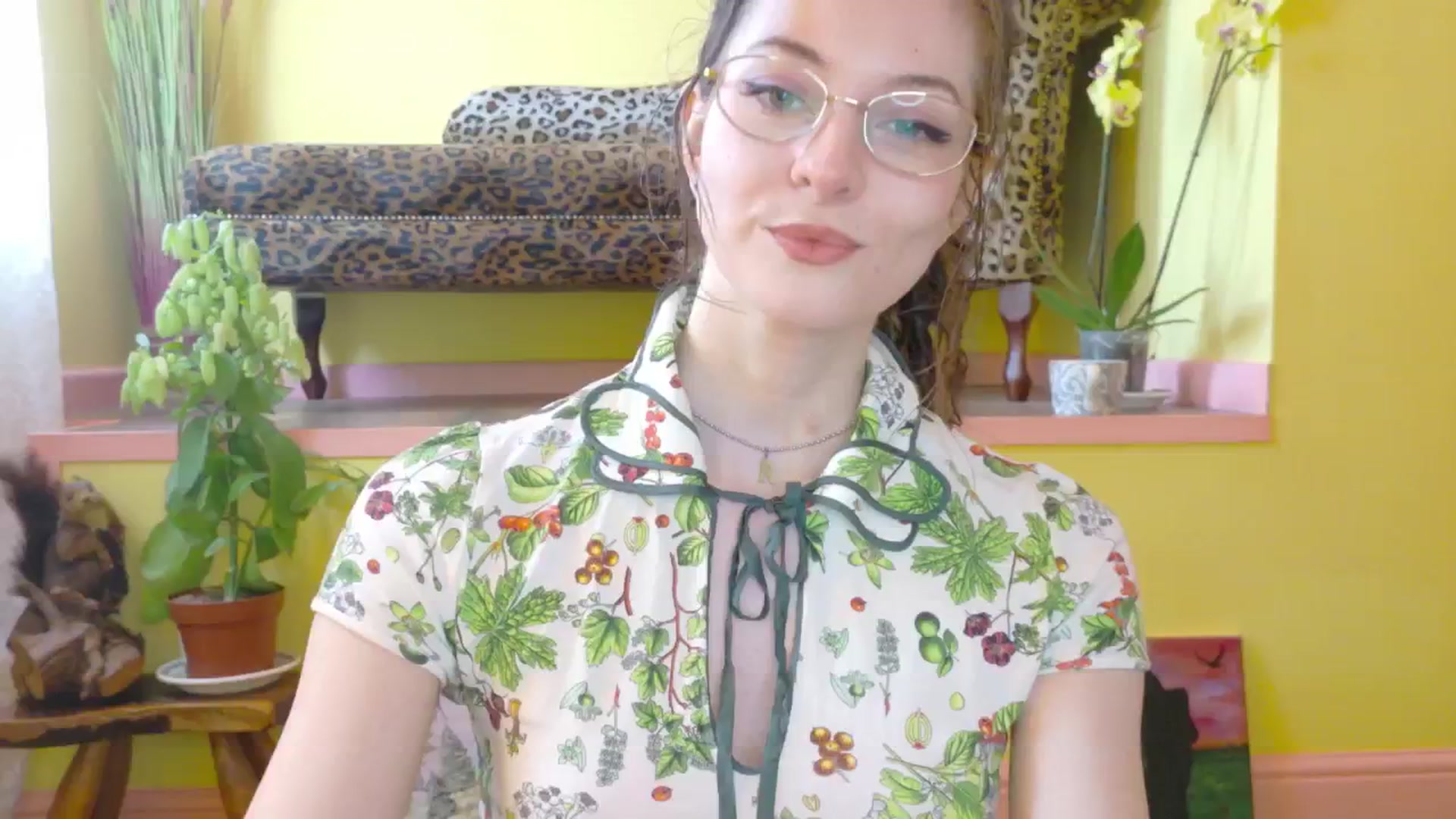 Gallery image thumbnail from porcelaincity's myfreecams stream on, 06/23/2025, 16:41 image 6 of 20