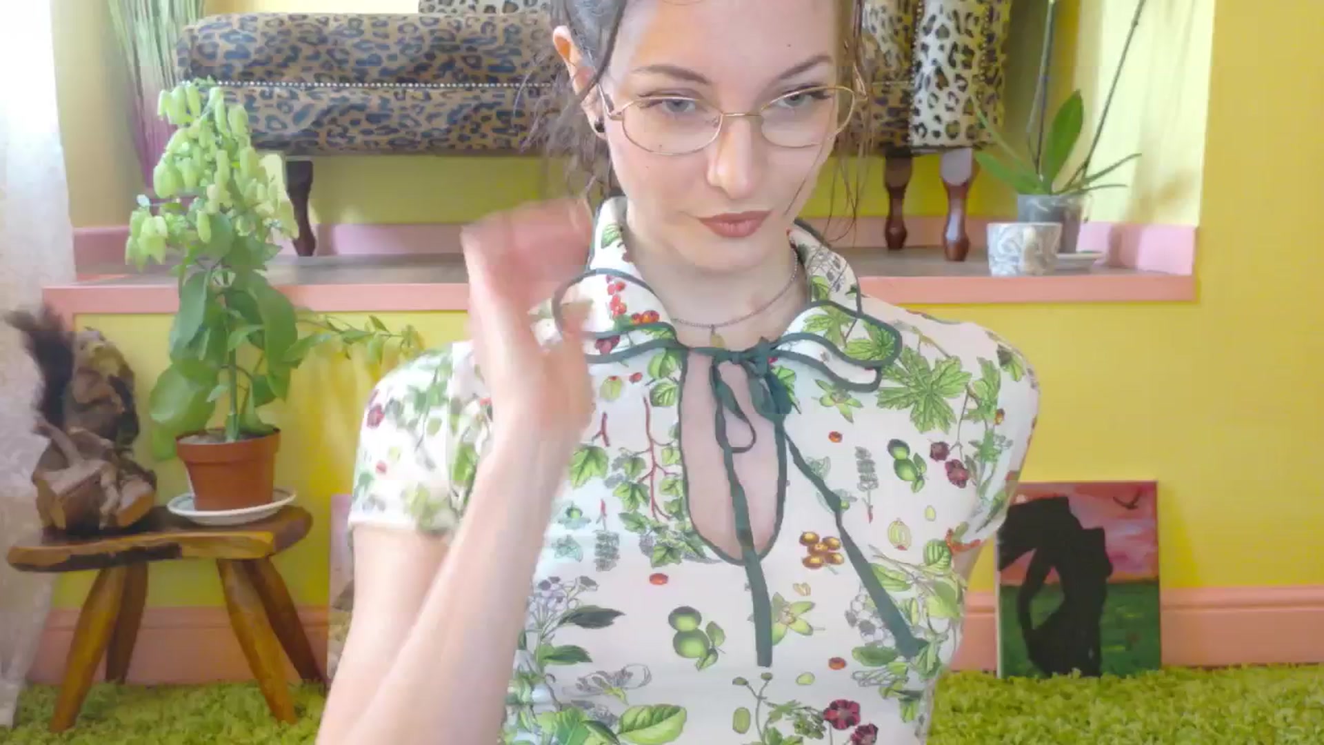 Gallery image thumbnail from porcelaincity's myfreecams stream on, 06/23/2025, 16:41 image 5 of 20