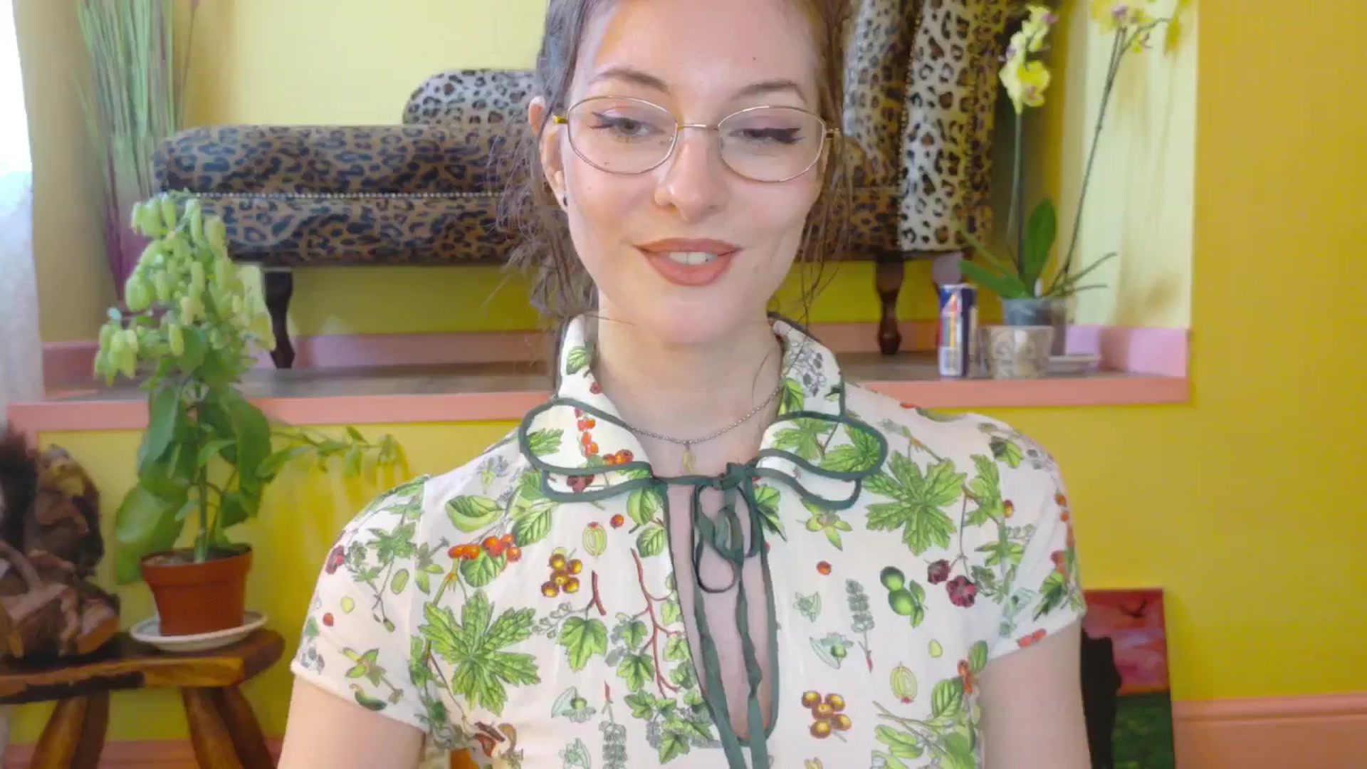 Gallery image thumbnail from porcelaincity's myfreecams stream on, 06/23/2025, 16:41 image 17 of 20