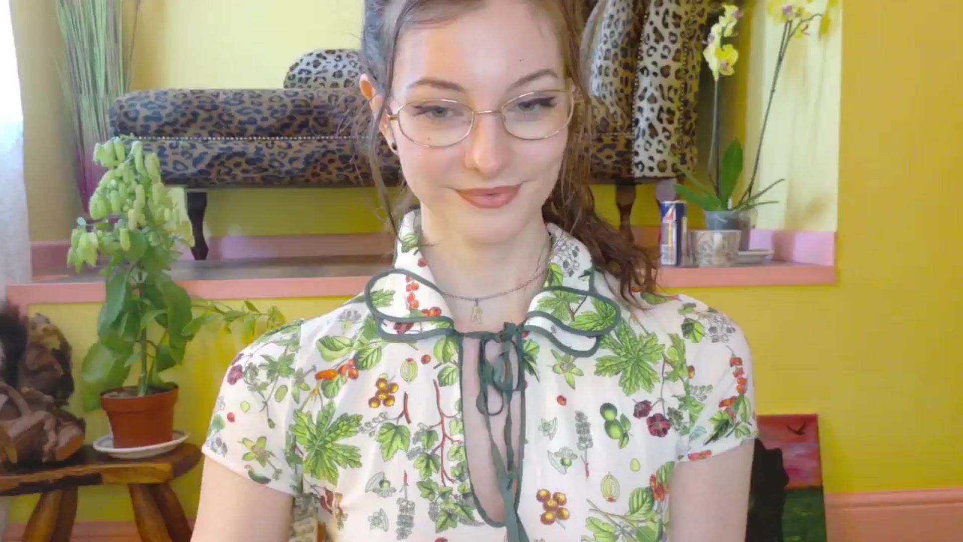 Gallery image thumbnail from porcelaincity's myfreecams stream on, 06/23/2025, 16:41 image 16 of 20
