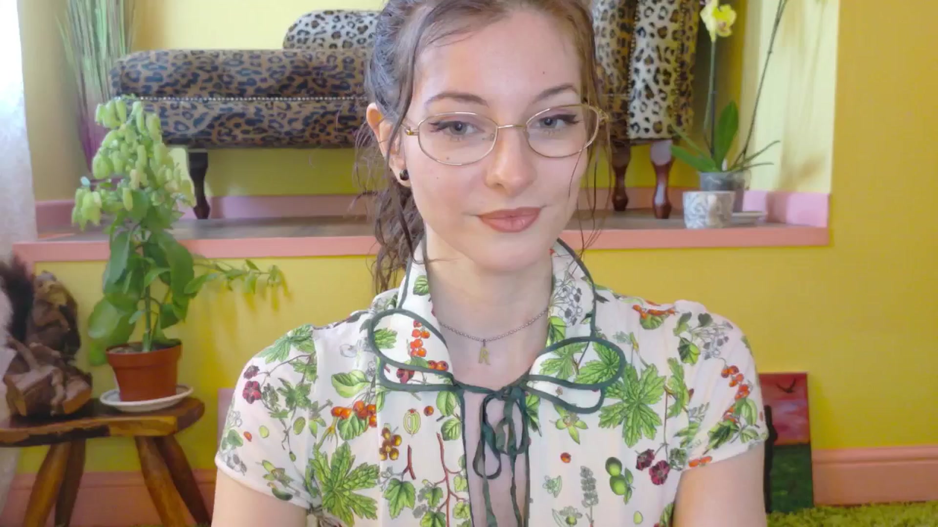 Gallery image thumbnail from porcelaincity's myfreecams stream on, 06/23/2025, 16:41 image 13 of 20