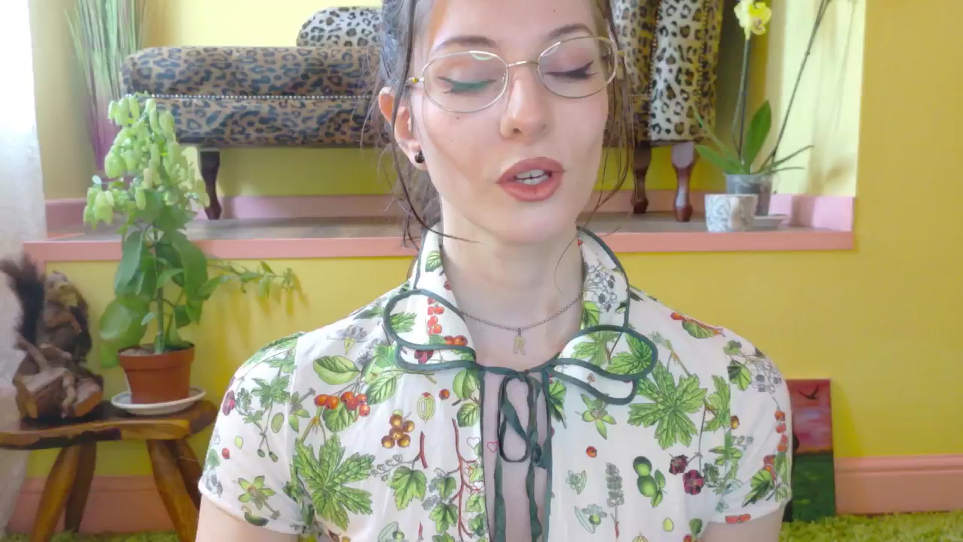 Gallery image thumbnail from porcelaincity's myfreecams stream on, 06/23/2025, 16:41 image 2 of 20