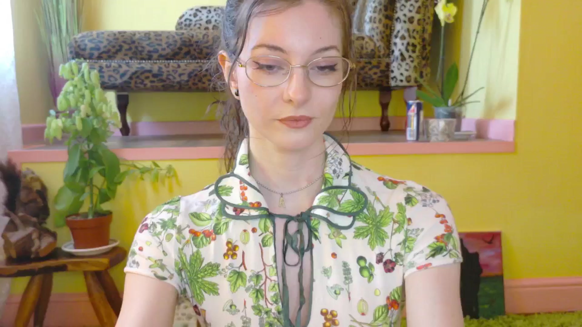 Gallery image thumbnail from porcelaincity's myfreecams stream on, 06/23/2025, 16:41 image 15 of 20