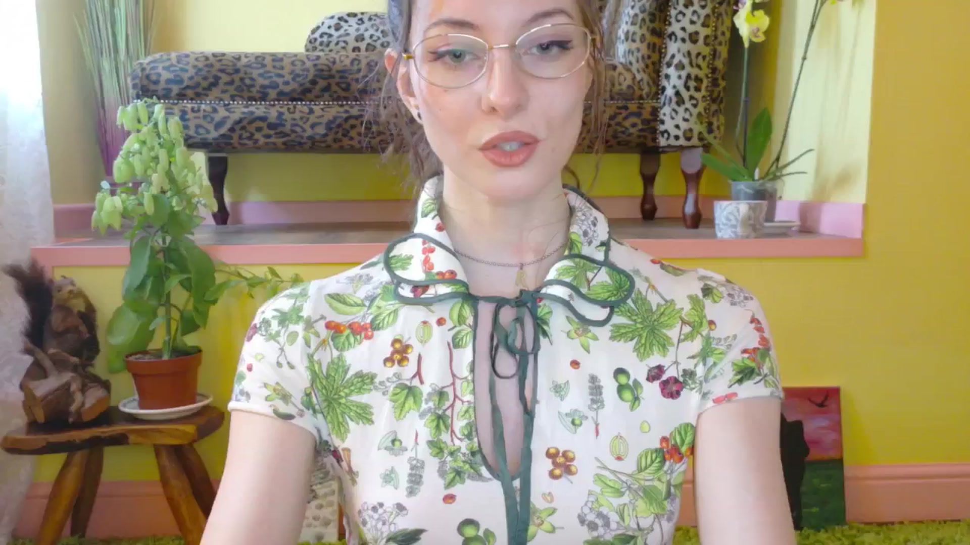 Gallery image thumbnail from porcelaincity's myfreecams stream on, 06/23/2025, 16:41 image 10 of 20