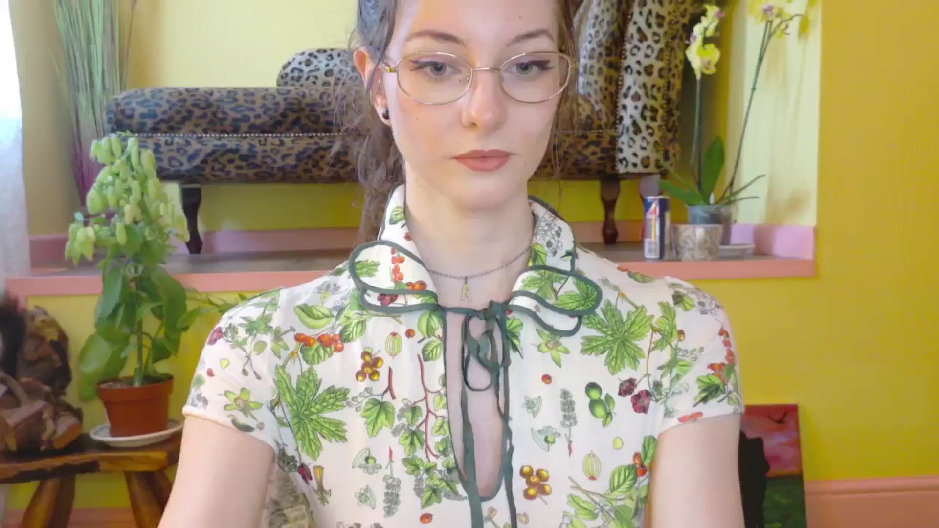Gallery image thumbnail from porcelaincity's myfreecams stream on, 06/23/2025, 16:41 image 18 of 20