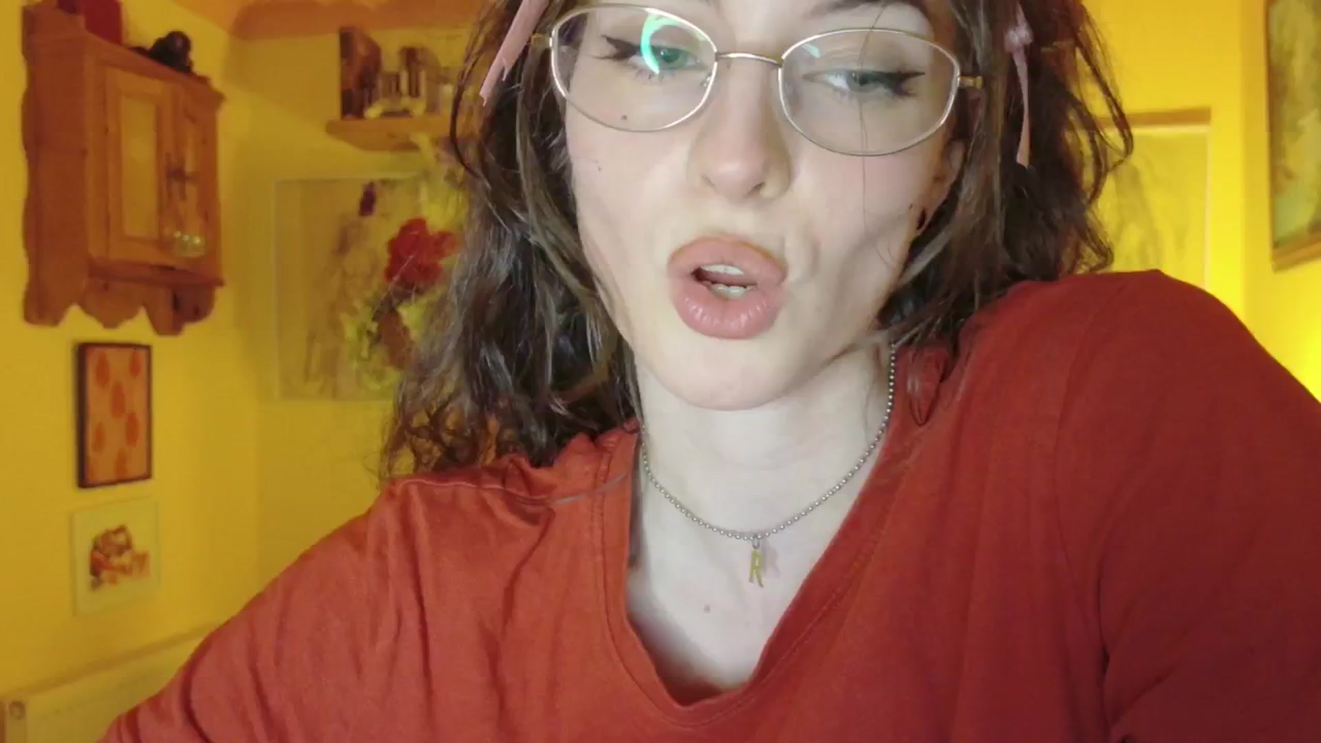 Gallery image thumbnail from porcelaincity's myfreecams stream on, 06/27/2025, 22:54 image 19 of 20