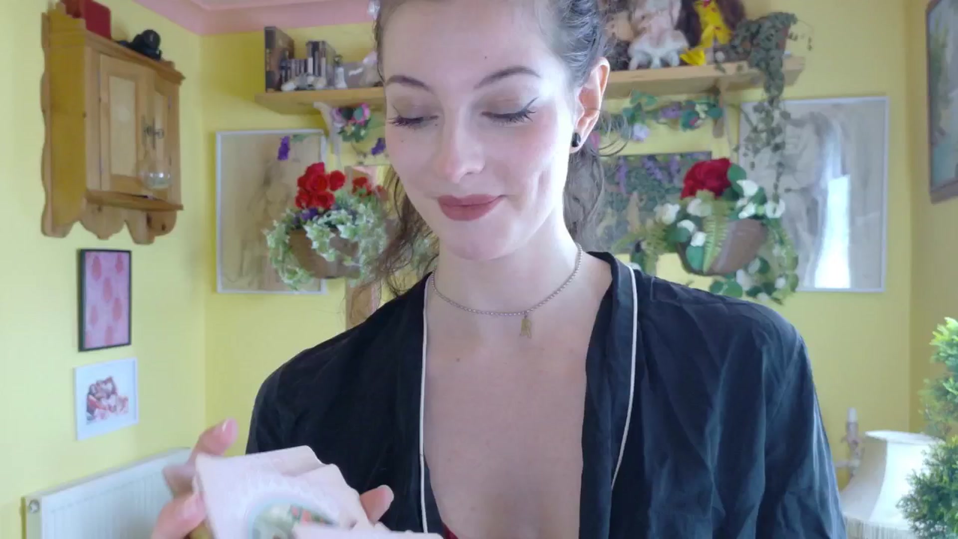 Gallery image thumbnail from porcelaincity's myfreecams stream on, 07/01/2025, 14:38 image 10 of 20