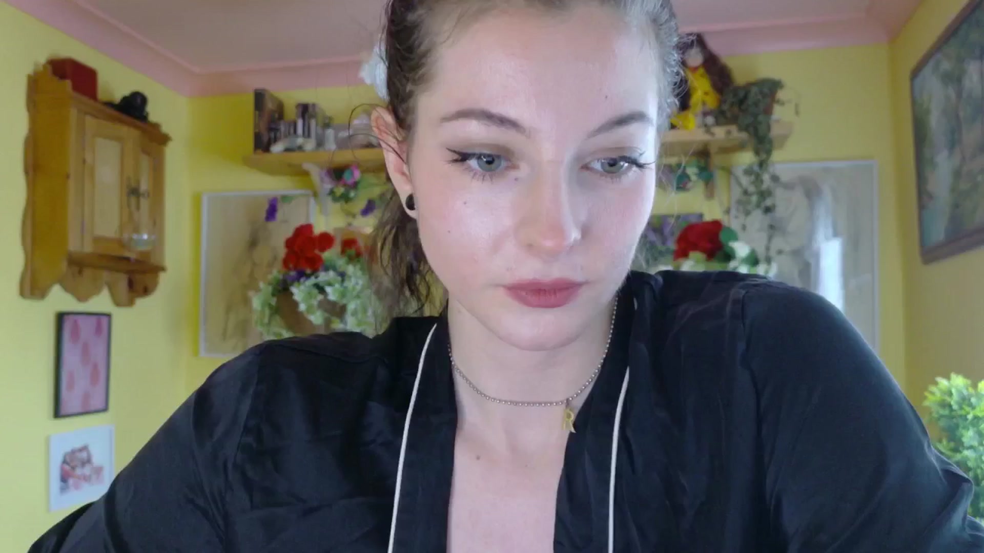 Gallery image thumbnail from porcelaincity's myfreecams stream on, 07/01/2025, 14:38 image 18 of 20