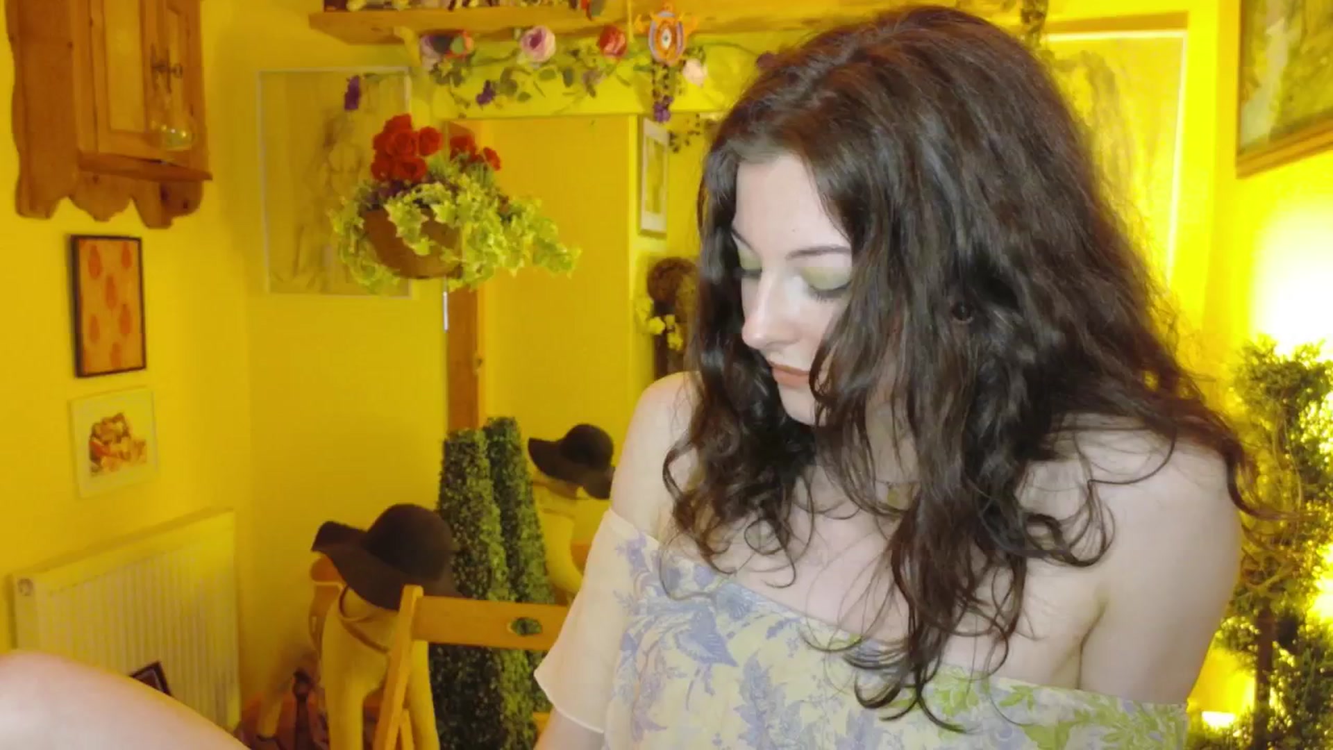 Gallery image thumbnail from porcelaincity's myfreecams stream on, 07/03/2025, 23:01 image 11 of 20