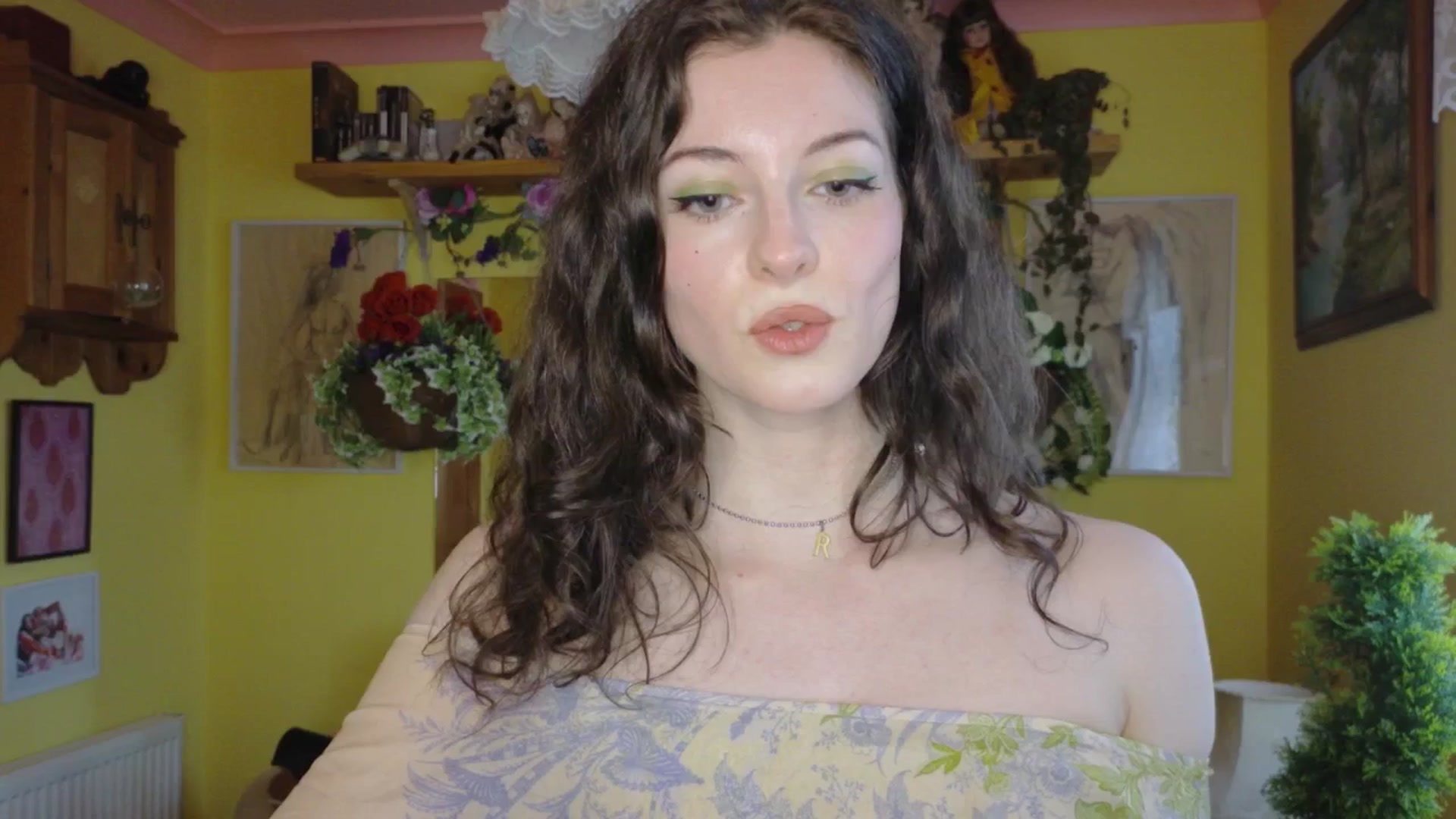 Gallery image thumbnail from porcelaincity's myfreecams stream on, 07/03/2025, 23:01 image 7 of 20