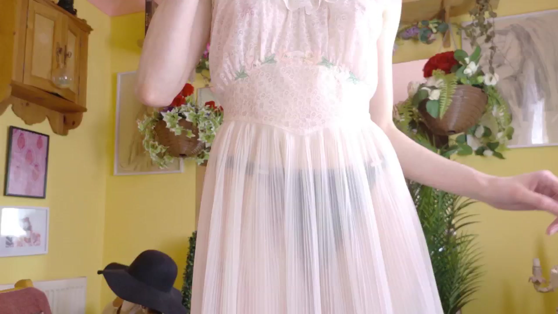 Gallery image thumbnail from porcelaincity's myfreecams stream on, 07/04/2025, 16:32 image 6 of 20