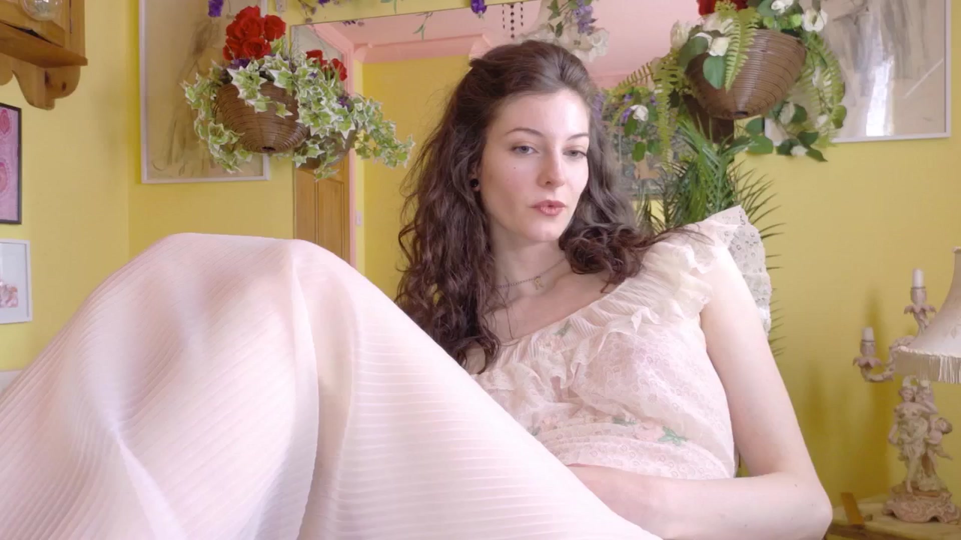 Gallery image thumbnail from porcelaincity's myfreecams stream on, 07/04/2025, 16:32 image 10 of 20