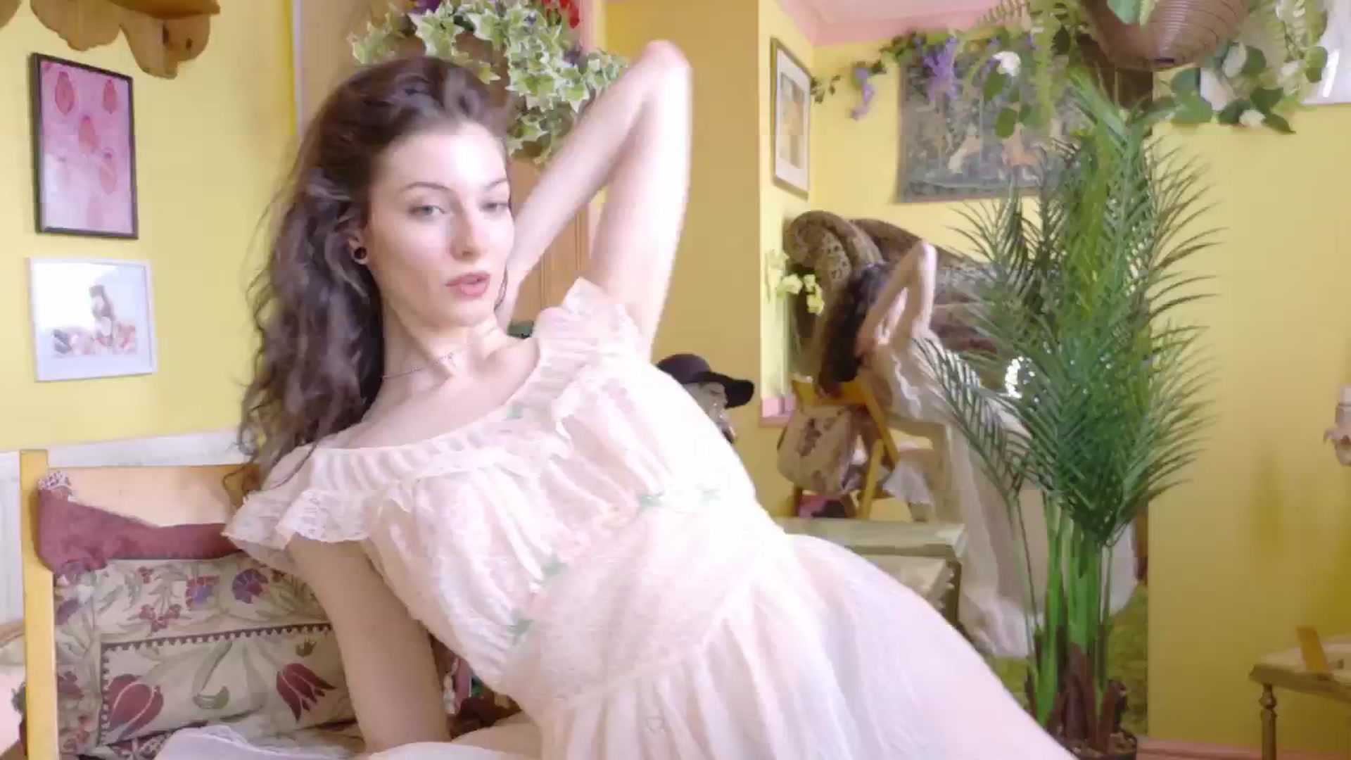 Gallery image thumbnail from porcelaincity's myfreecams stream on, 07/04/2025, 16:32 image 17 of 20