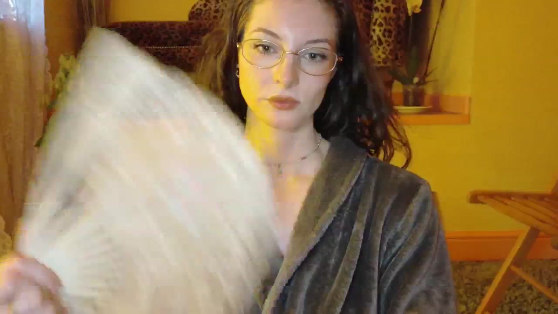 Gallery image thumbnail from porcelaincity's myfreecams stream on, 07/09/2025, 19:51 image 19 of 20