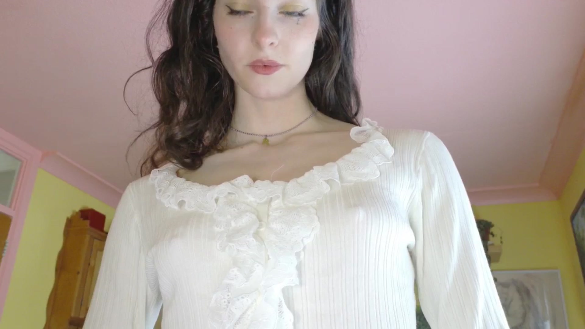 Gallery image thumbnail from porcelaincity's myfreecams stream on, 07/16/2025, 09:53 image 14 of 20