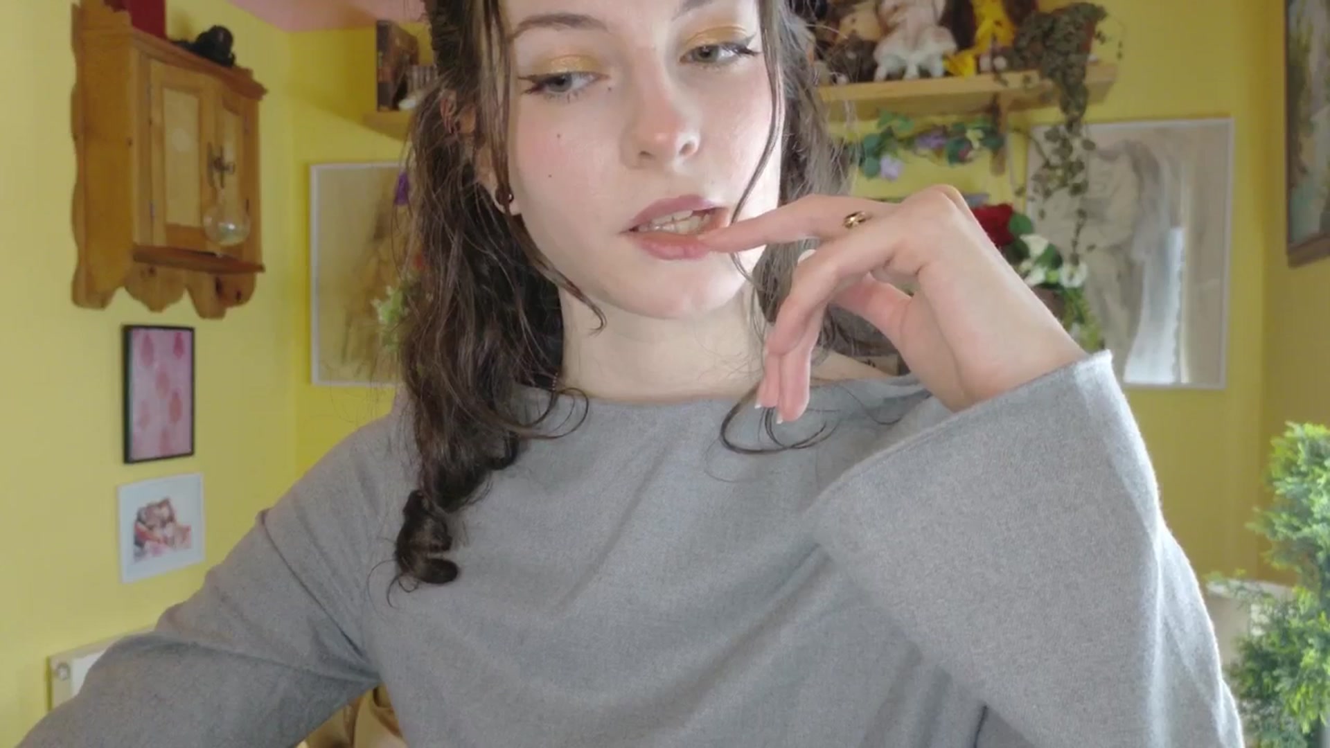Gallery image thumbnail from porcelaincity's myfreecams stream on, 07/17/2025, 09:26 image 17 of 20