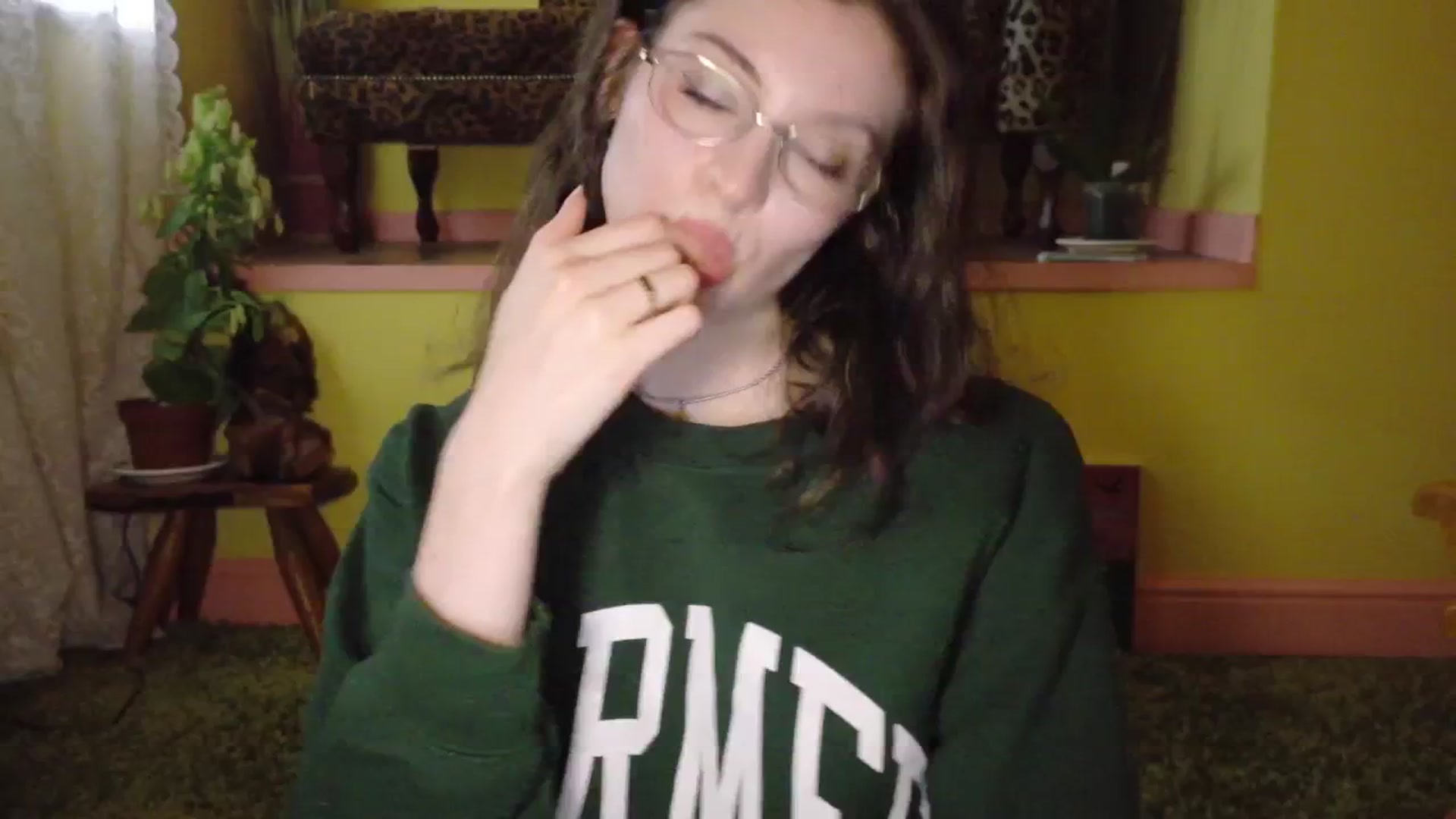 Gallery image thumbnail from porcelaincity's myfreecams stream on, 07/18/2025, 15:18 image 4 of 20