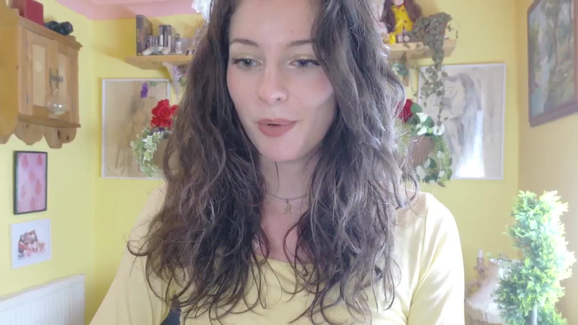 Gallery image thumbnail from porcelaincity's myfreecams stream on, 08/04/2025, 15:28 image 2 of 20