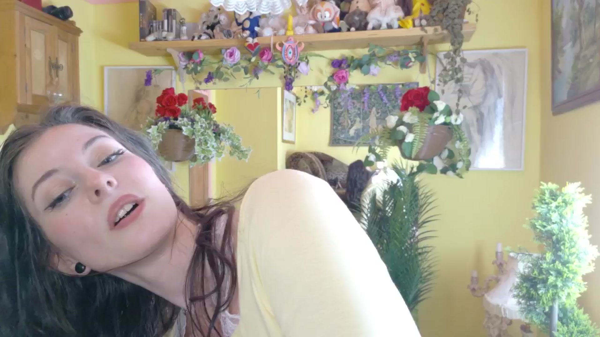 Gallery image thumbnail from porcelaincity's myfreecams stream on, 08/04/2025, 15:28 image 12 of 20