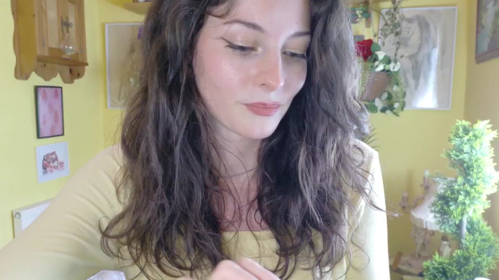 Gallery image thumbnail from porcelaincity's myfreecams stream on, 08/04/2025, 16:58 image 6 of 20