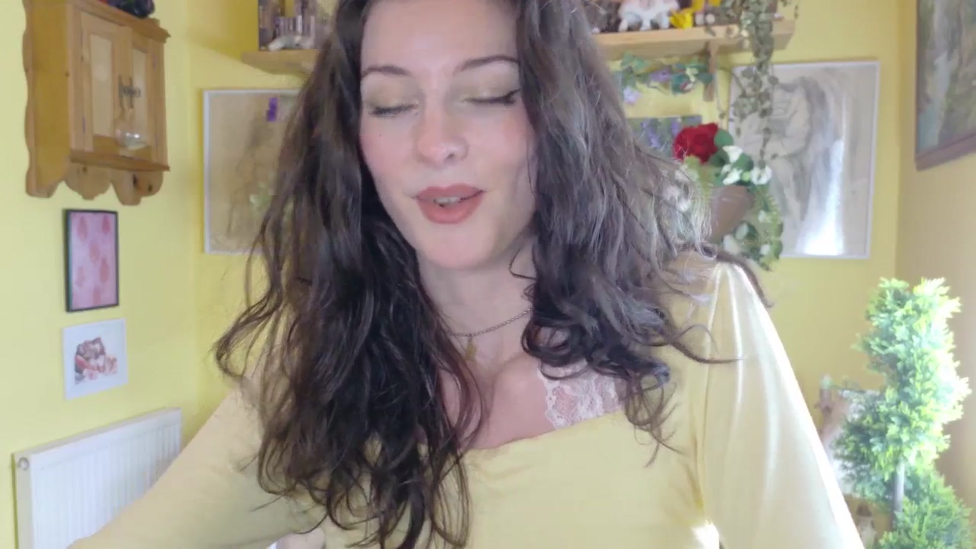 Gallery image thumbnail from porcelaincity's myfreecams stream on, 08/04/2025, 16:58 image 2 of 20