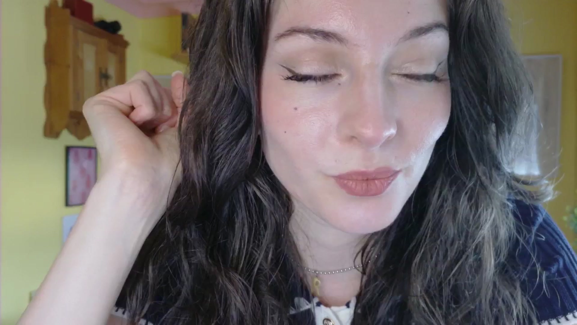 Gallery image thumbnail from porcelaincity's myfreecams stream on, 08/05/2025, 09:22 image 1 of 20