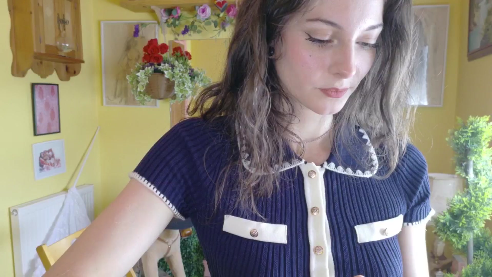 Gallery image thumbnail from porcelaincity's myfreecams stream on, 08/05/2025, 09:22 image 11 of 20