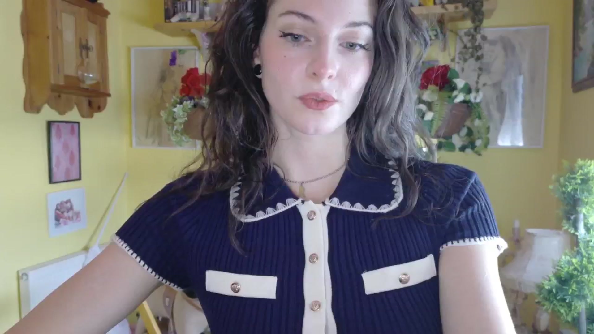 Gallery image thumbnail from porcelaincity's myfreecams stream on, 08/05/2025, 09:22 image 4 of 20
