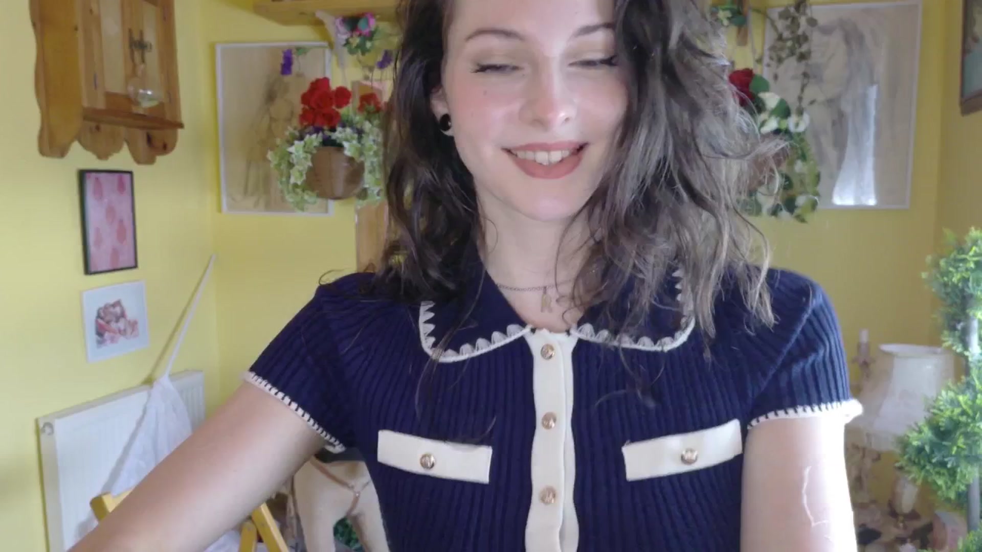 Gallery image thumbnail from porcelaincity's myfreecams stream on, 08/05/2025, 09:22 image 3 of 20