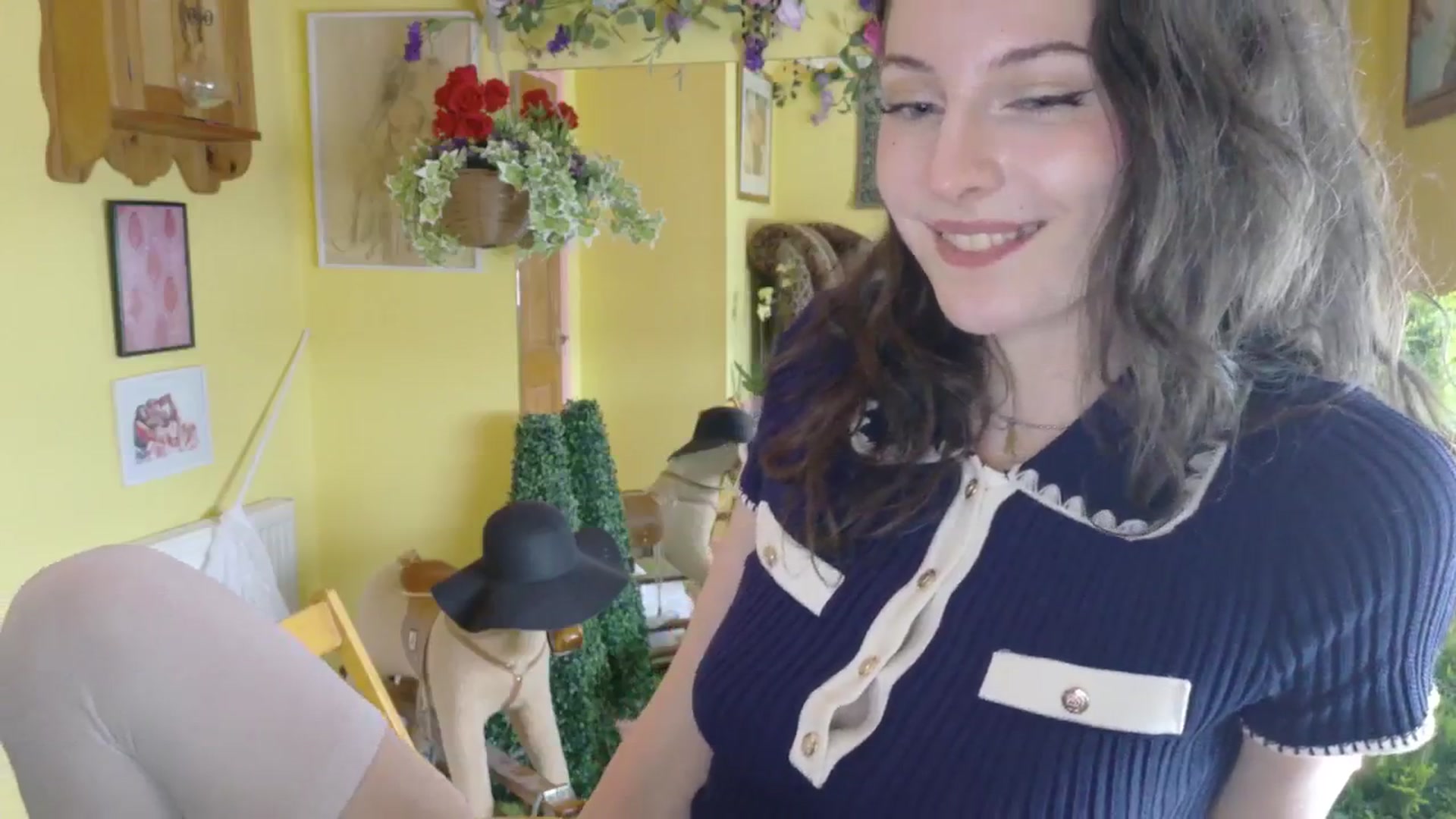 Gallery image thumbnail from porcelaincity's myfreecams stream on, 08/05/2025, 09:22 image 16 of 20