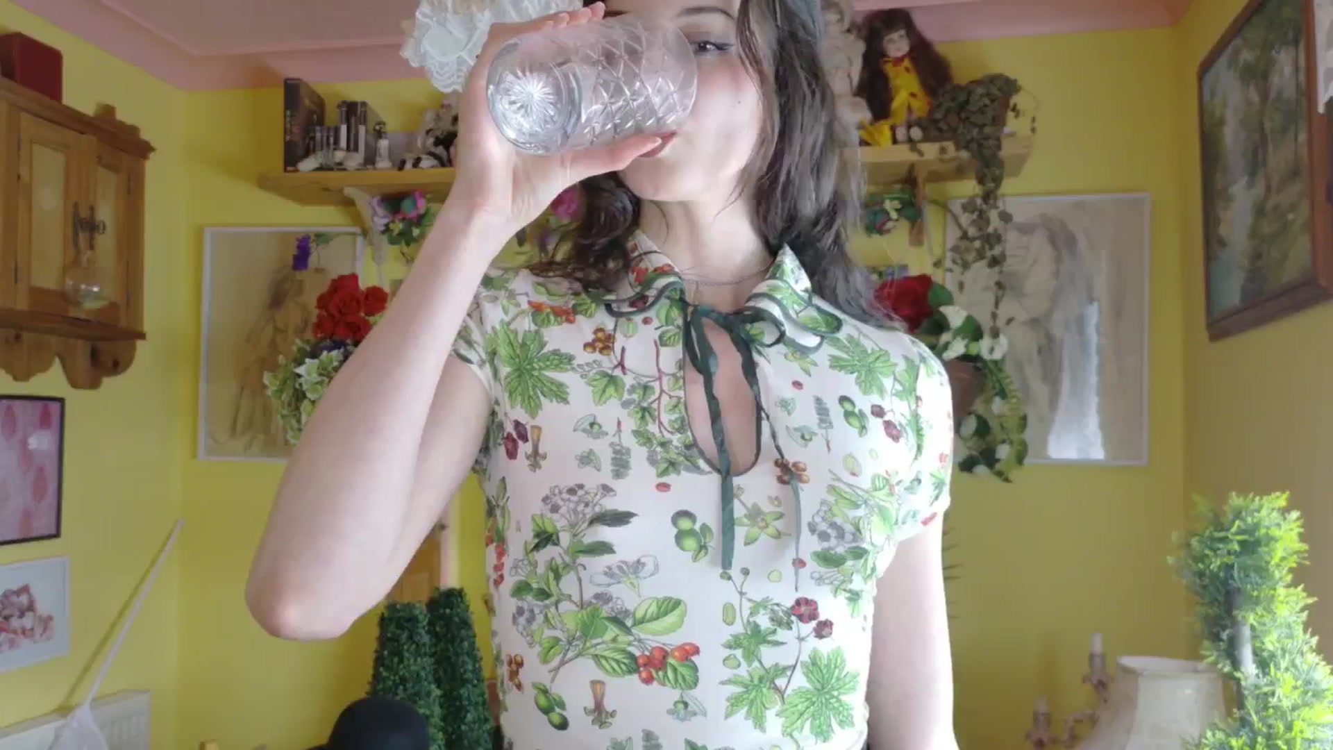 Gallery image thumbnail from porcelaincity's myfreecams stream on, 08/06/2025, 16:40 image 9 of 20