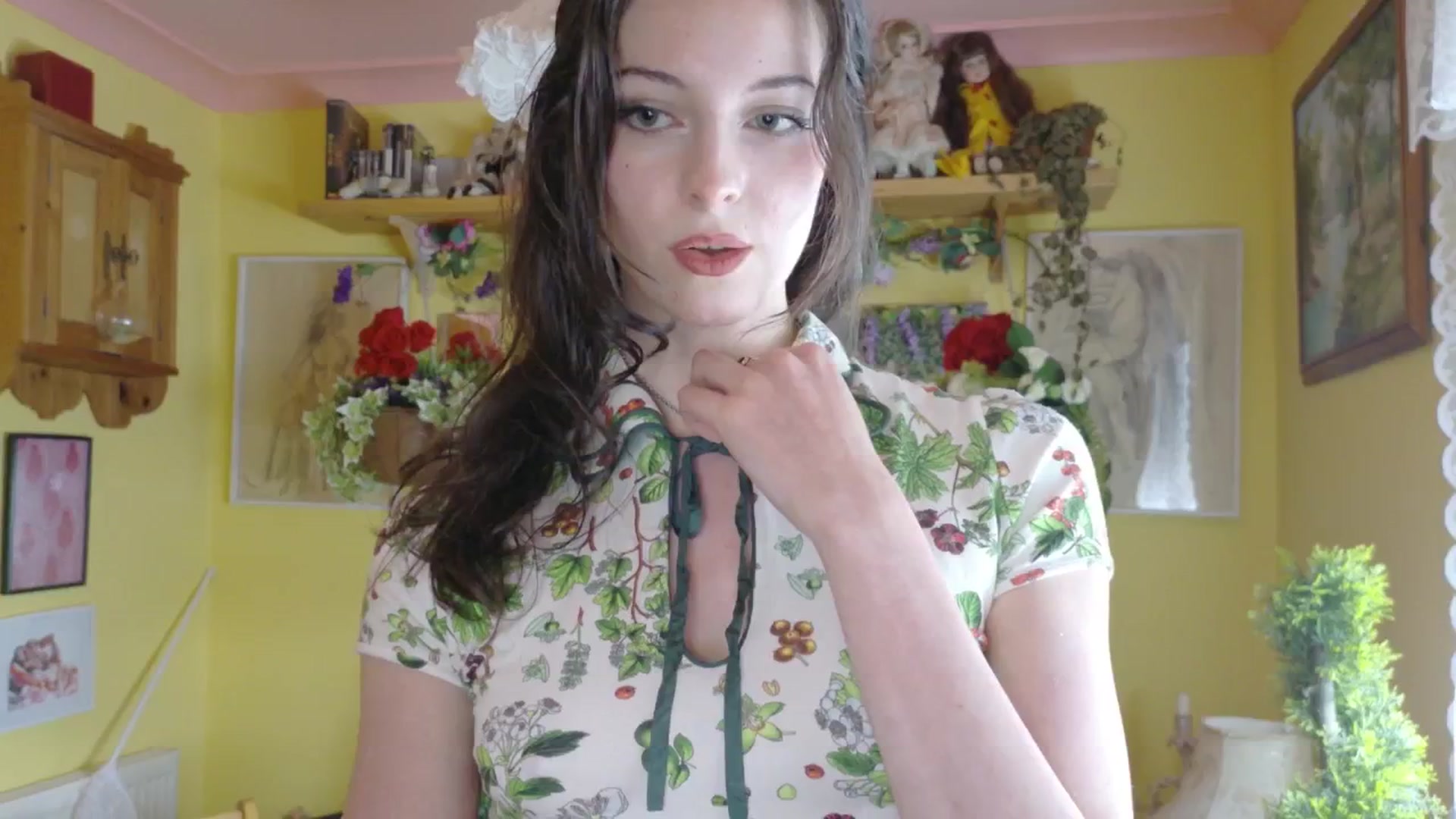 Gallery image thumbnail from porcelaincity's myfreecams stream on, 08/06/2025, 16:40 image 13 of 20