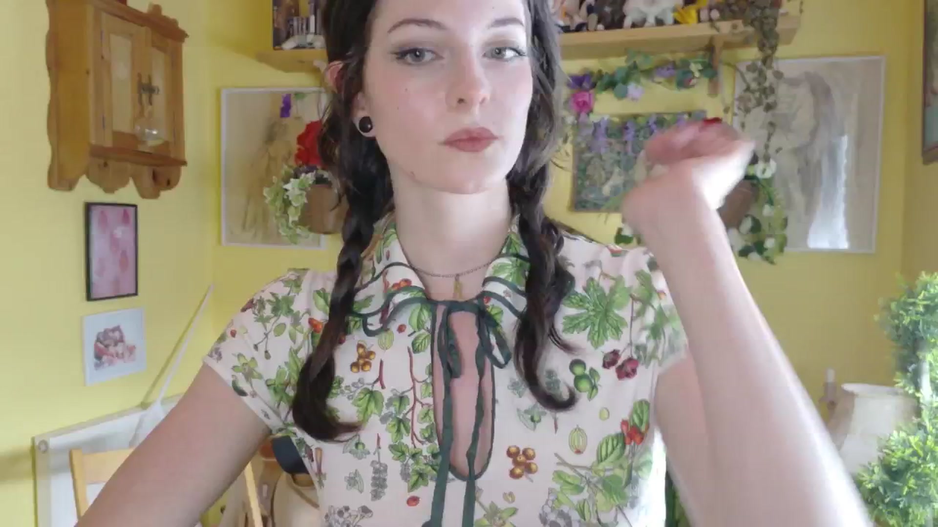 Gallery image thumbnail from porcelaincity's myfreecams stream on, 08/06/2025, 16:40 image 17 of 20